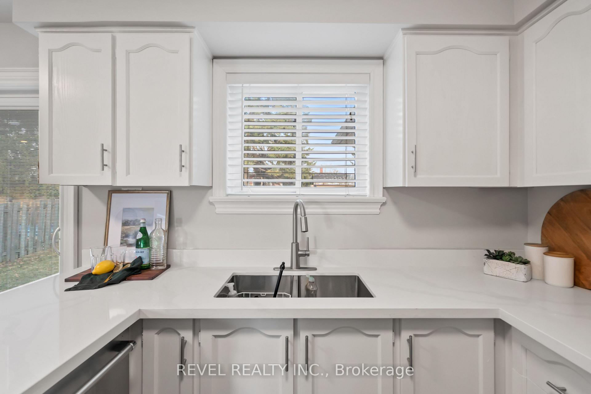 Photo 12 of 241 Glen Hill Drive, Whitby, Blue Grass Meadows — HOMEH