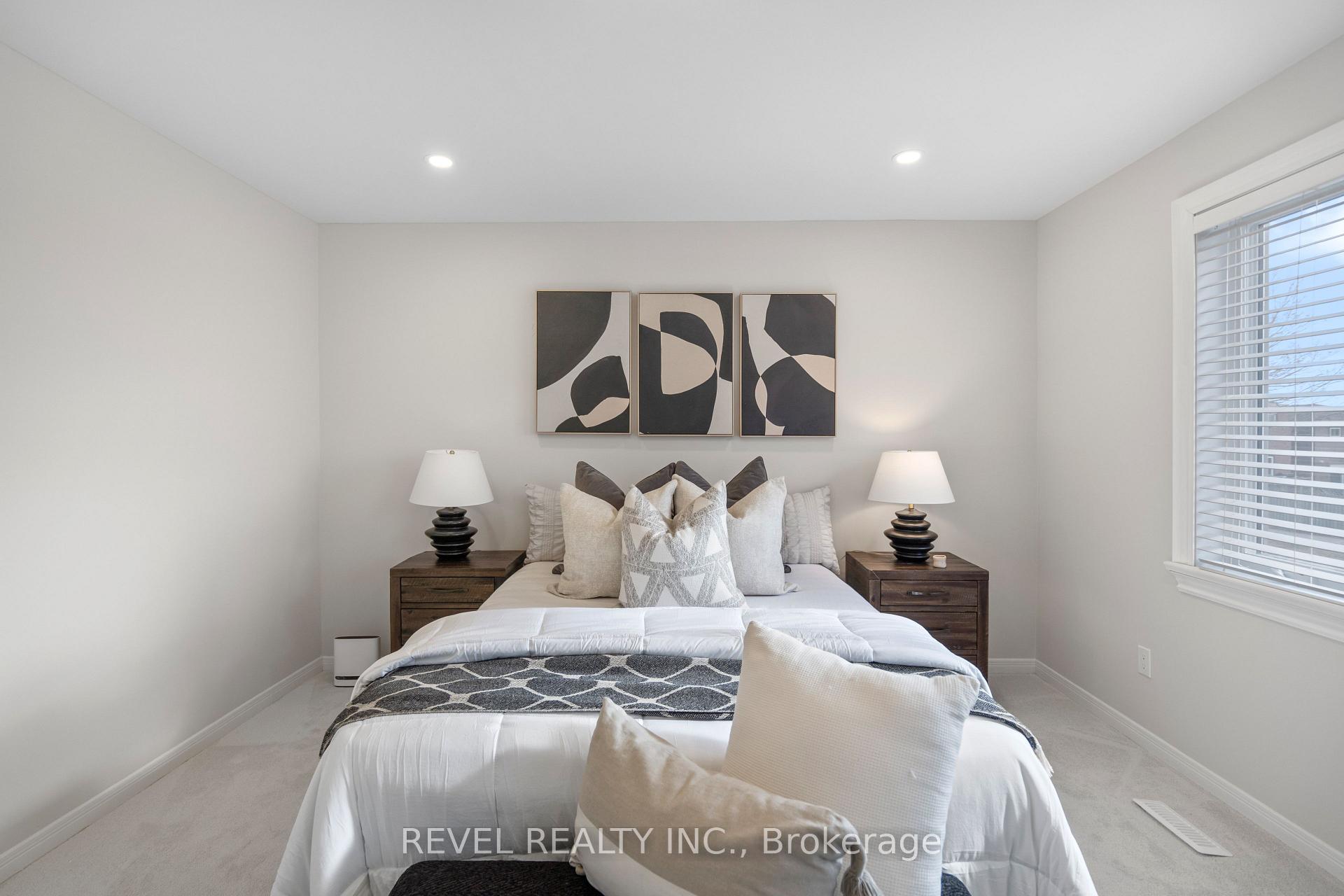 Photo 14 of 241 Glen Hill Drive, Whitby, Blue Grass Meadows — HOMEH