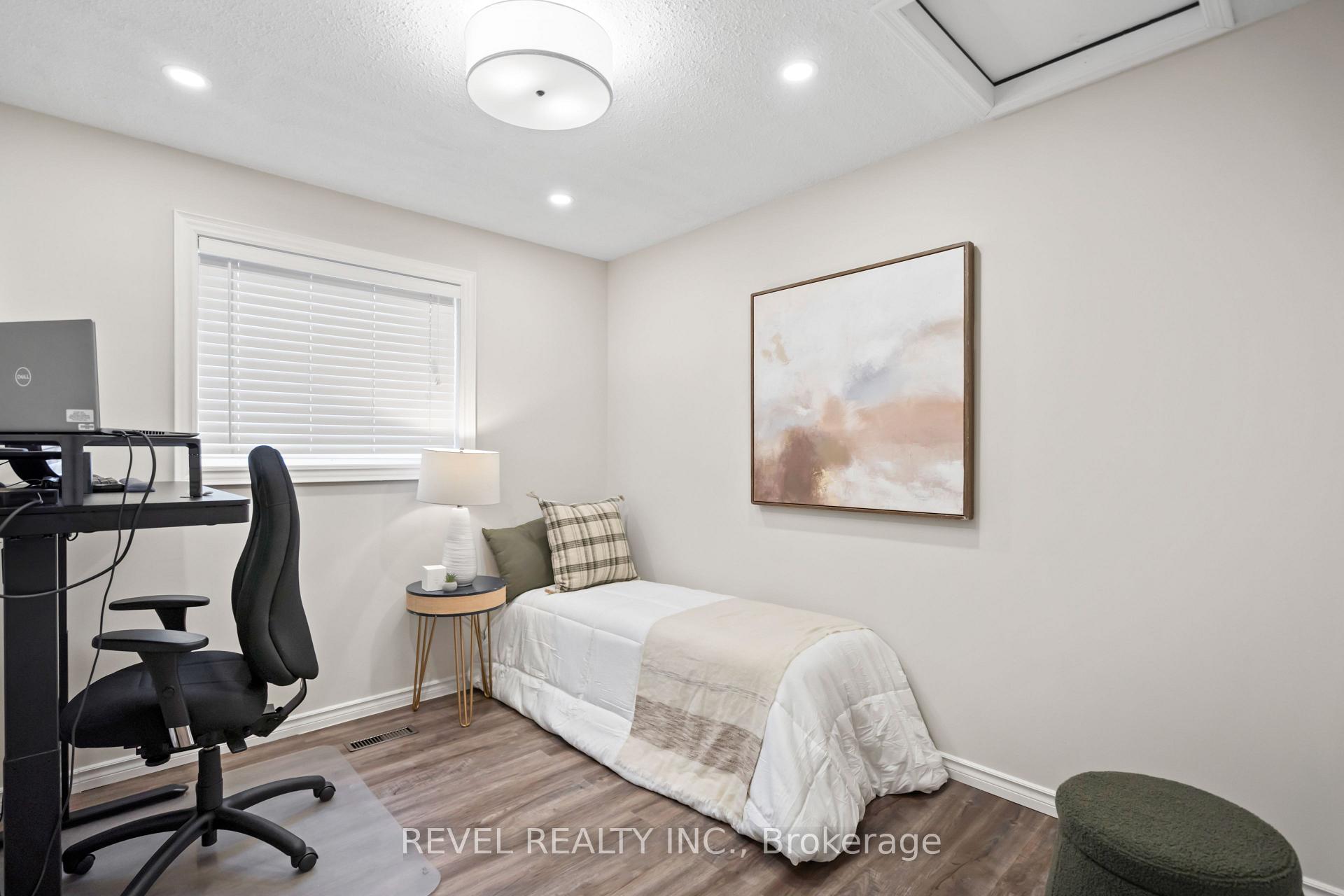 Photo 16 of 241 Glen Hill Drive, Whitby, Blue Grass Meadows — HOMEH