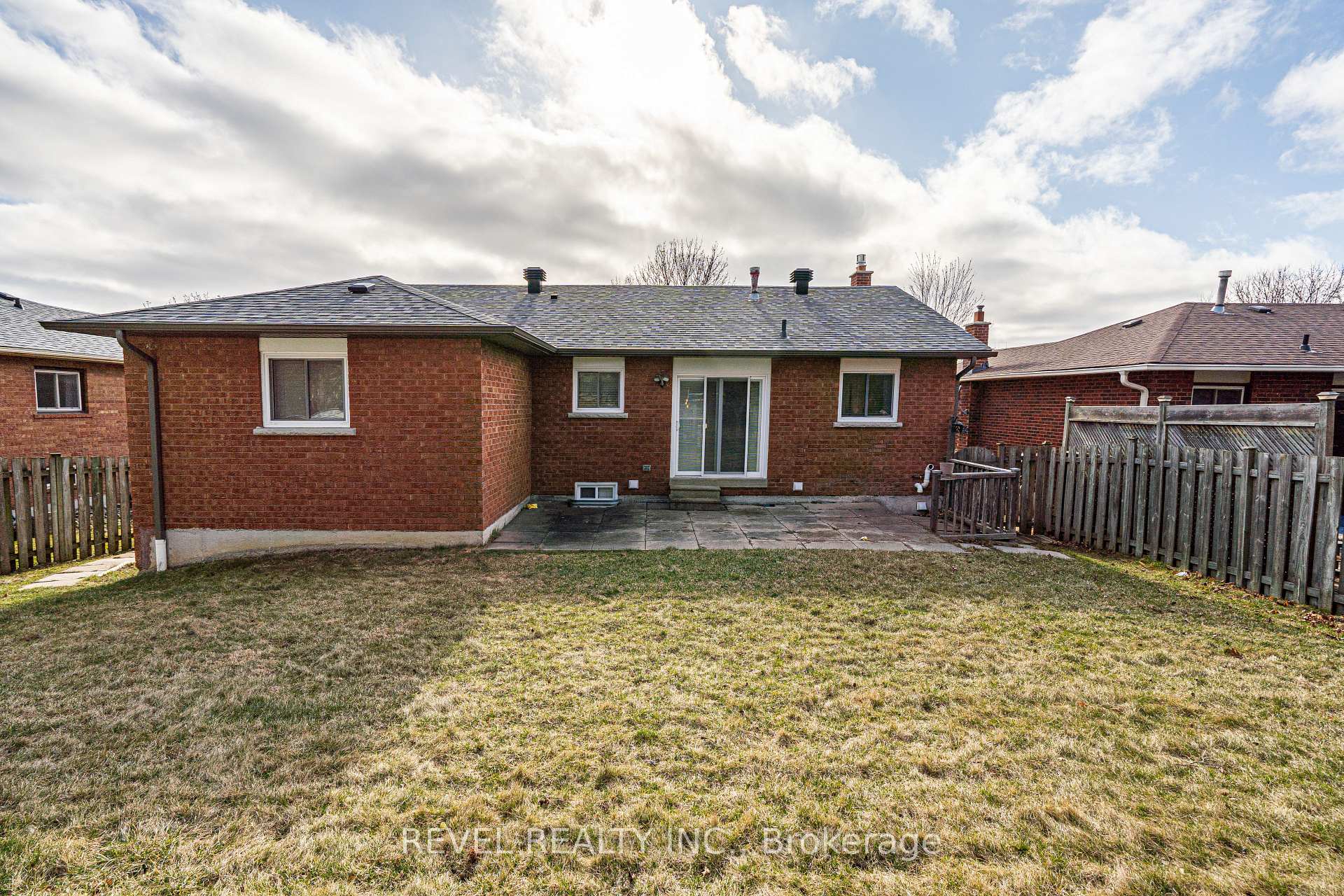 Photo 24 of 241 Glen Hill Drive, Whitby, Blue Grass Meadows — HOMEH