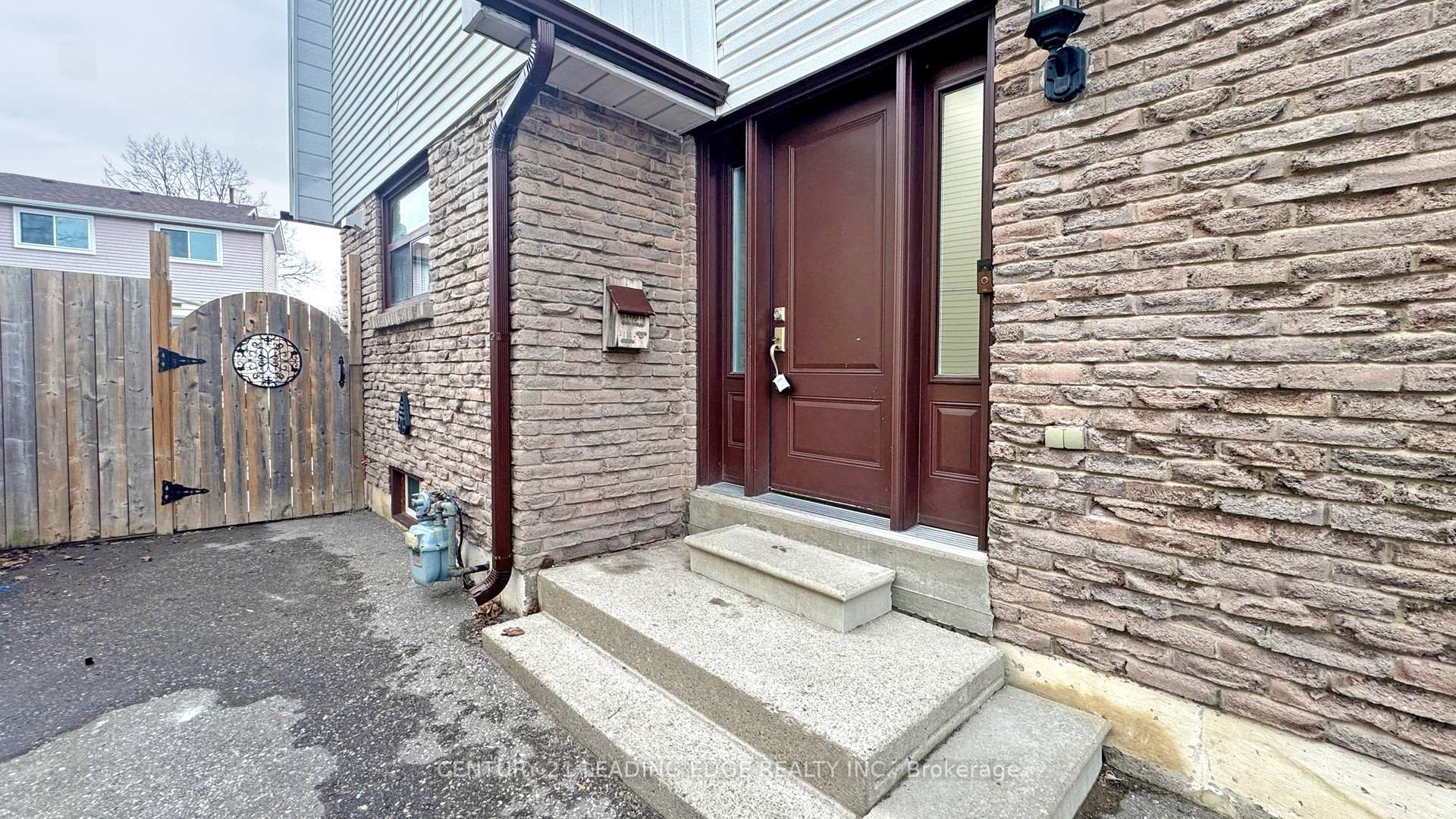 Photo 3 of 1186 Oxford Street, Oshawa, Lakeview — HOMEH