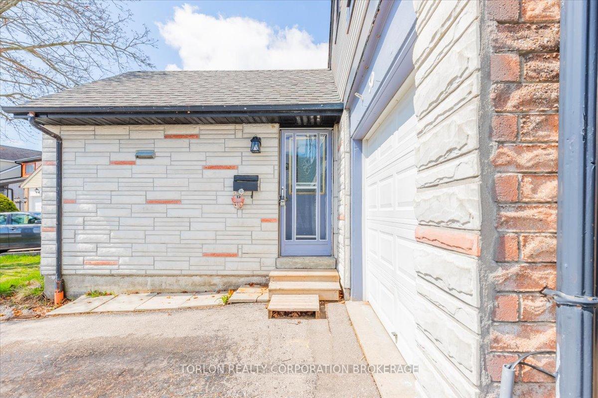 Photo 2 of 50 Andrea Road, Ajax, South East — HOMEH