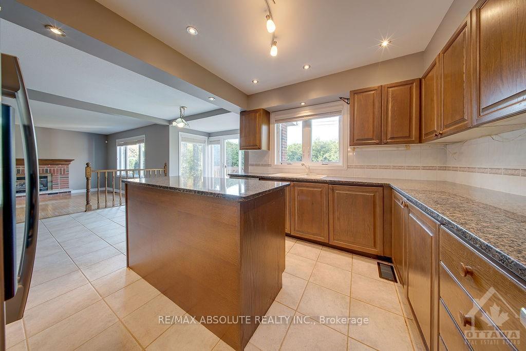 Photo 3 of 1410 Bourcier Drive, Ottawa, Bilberry Creek/Queenswood Heights — HOMEH