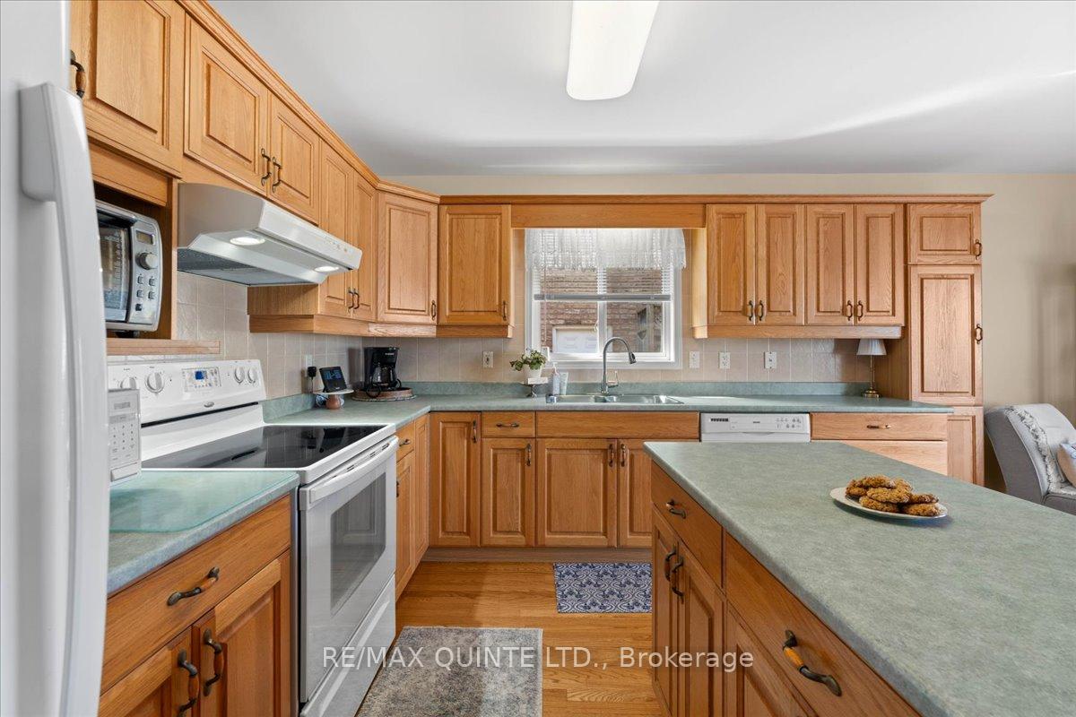 Photo 12 of 42 Spruce Gardens, Belleville, Belleville Ward — HOMEH