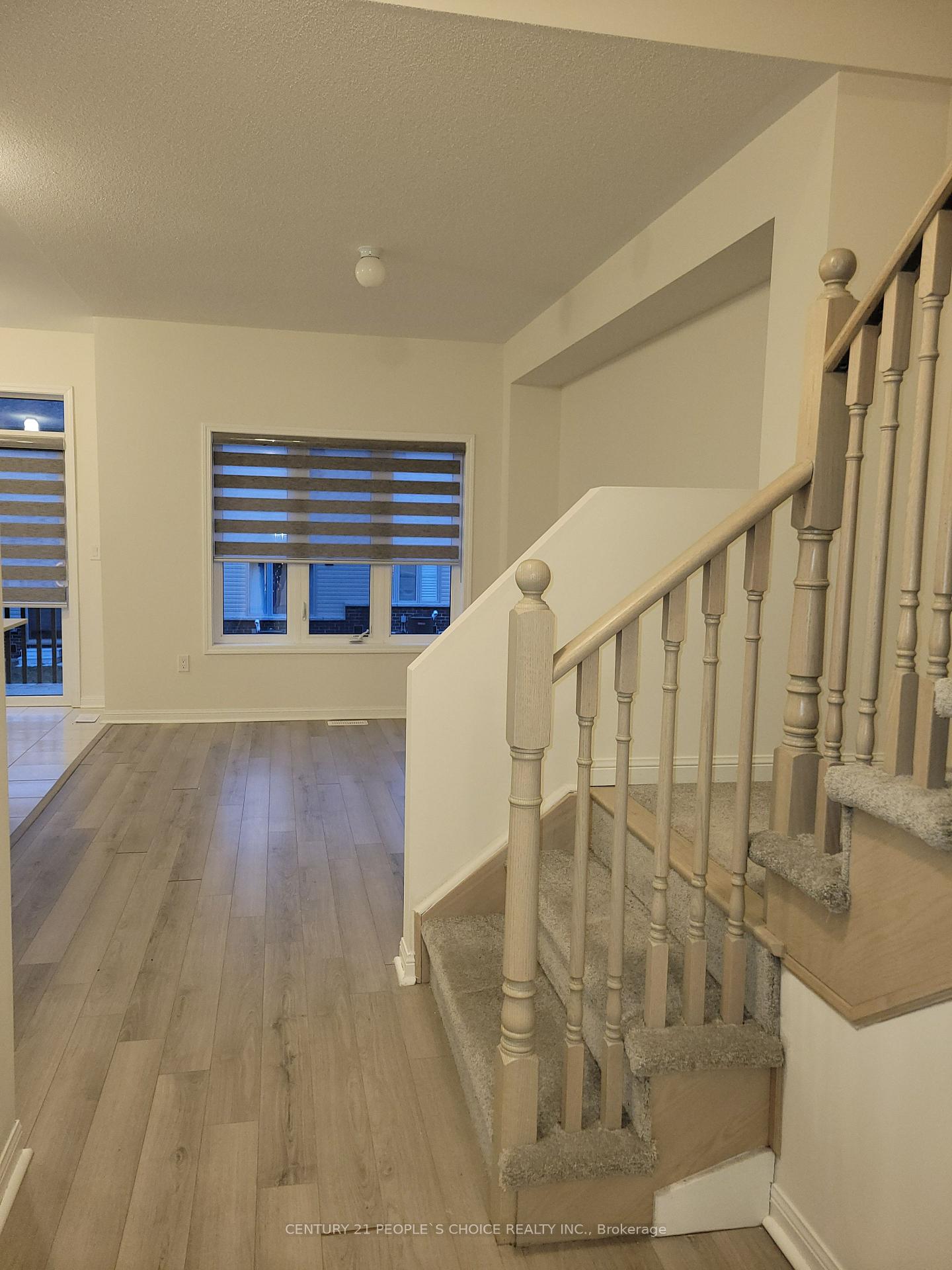 Photo 4 of 325 Windfields Farm Drive E, Oshawa, Windfields — HOMEH