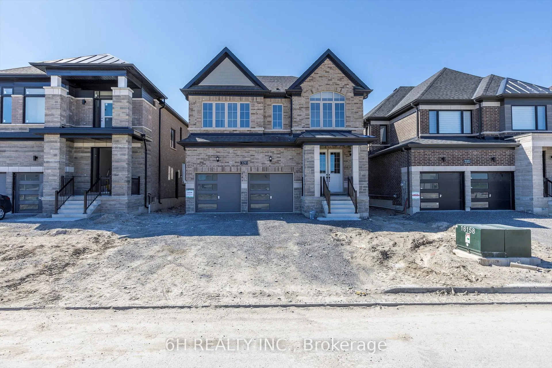 Photo 2 of 329 O'Toole Crescent, Peterborough, Monaghan Ward 2 — HOMEH