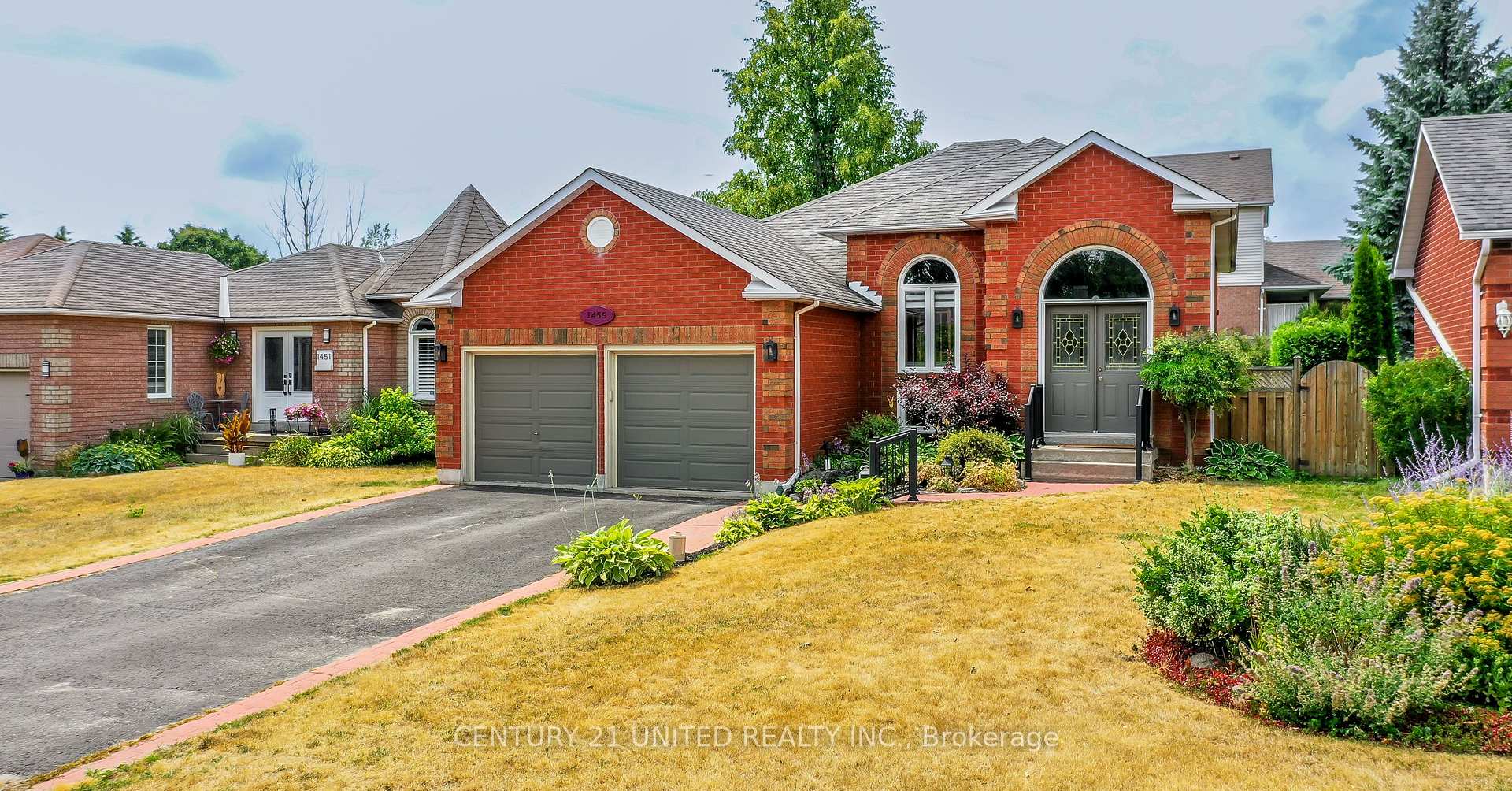 Front of 1455 Glenforest Crescent