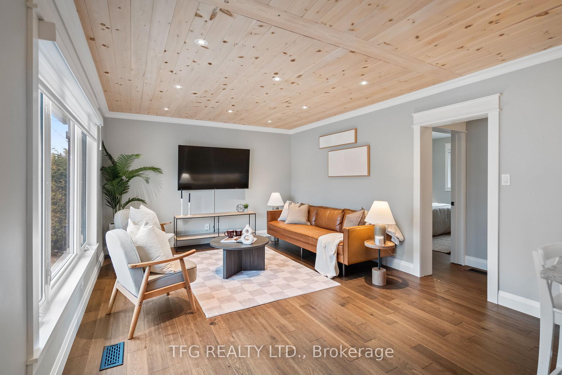 Photo 6 of 19 Torian Avenue, Whitby, Brooklin — HOMEH