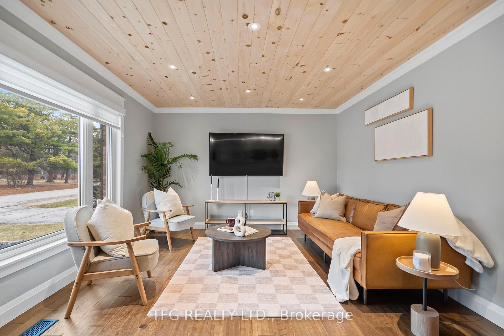 Photo 7 of 19 Torian Avenue, Whitby, Brooklin — HOMEH