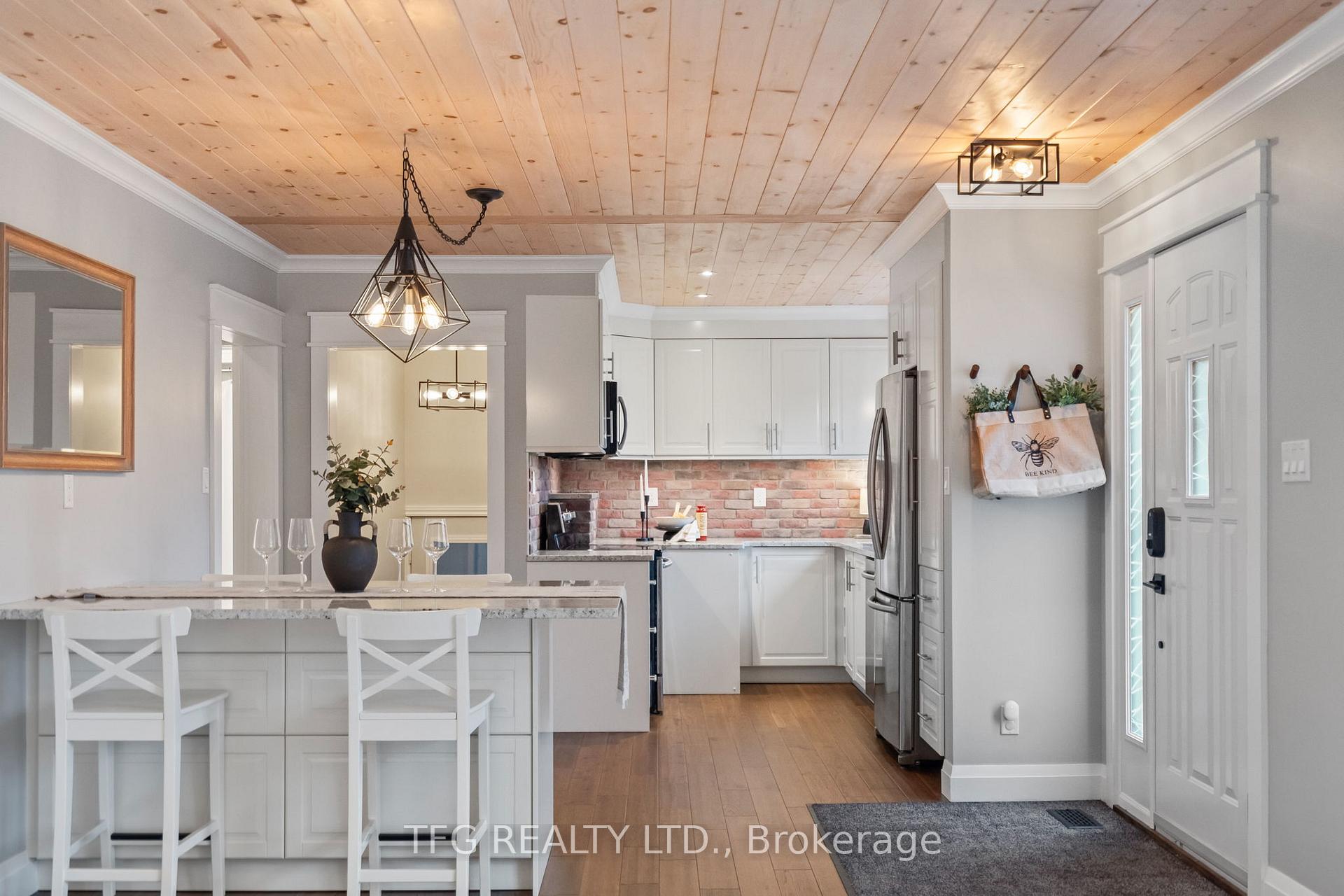 Photo 9 of 19 Torian Avenue, Whitby, Brooklin — HOMEH