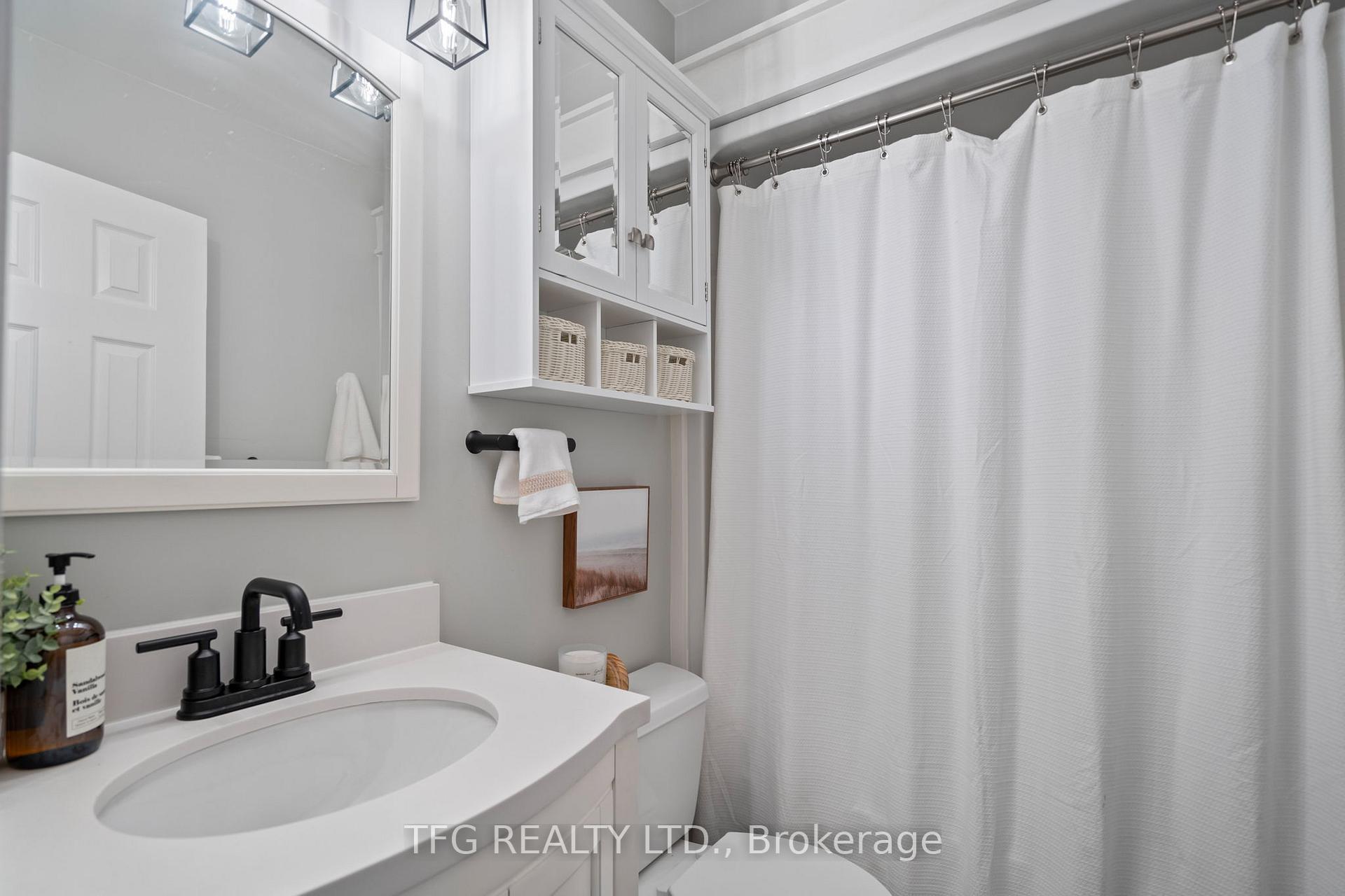 Photo 12 of 19 Torian Avenue, Whitby, Brooklin — HOMEH