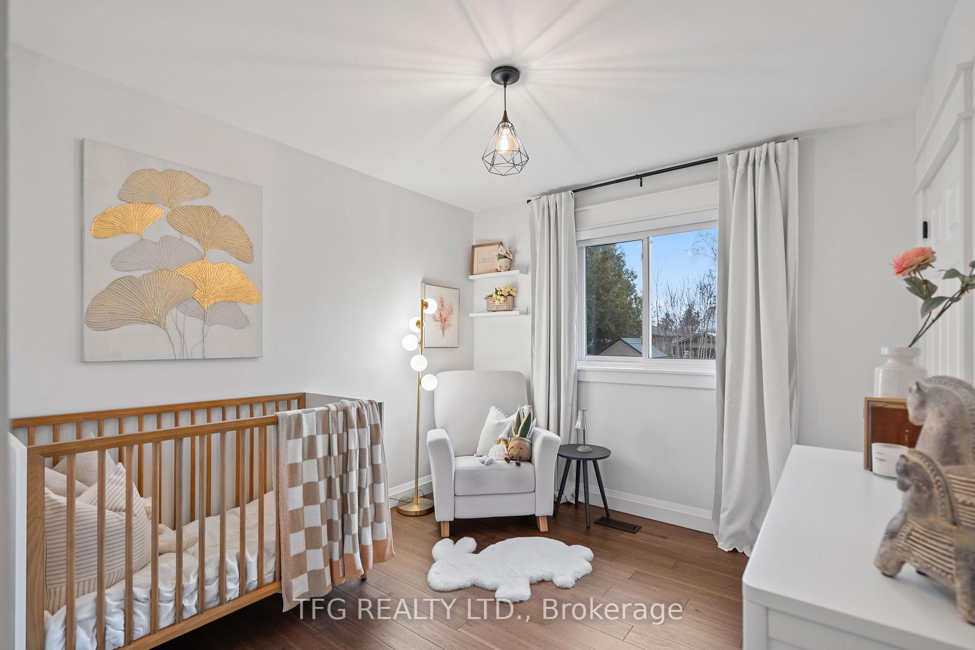Photo 14 of 19 Torian Avenue, Whitby, Brooklin — HOMEH