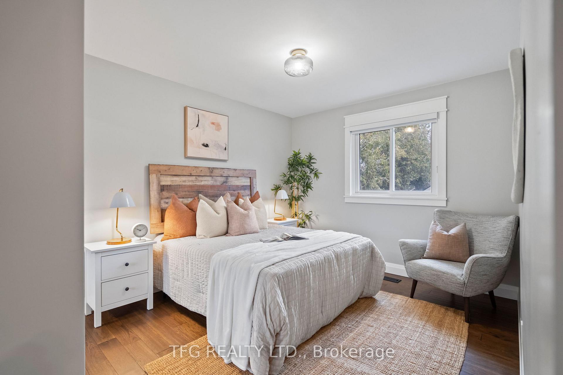 Photo 16 of 19 Torian Avenue, Whitby, Brooklin — HOMEH