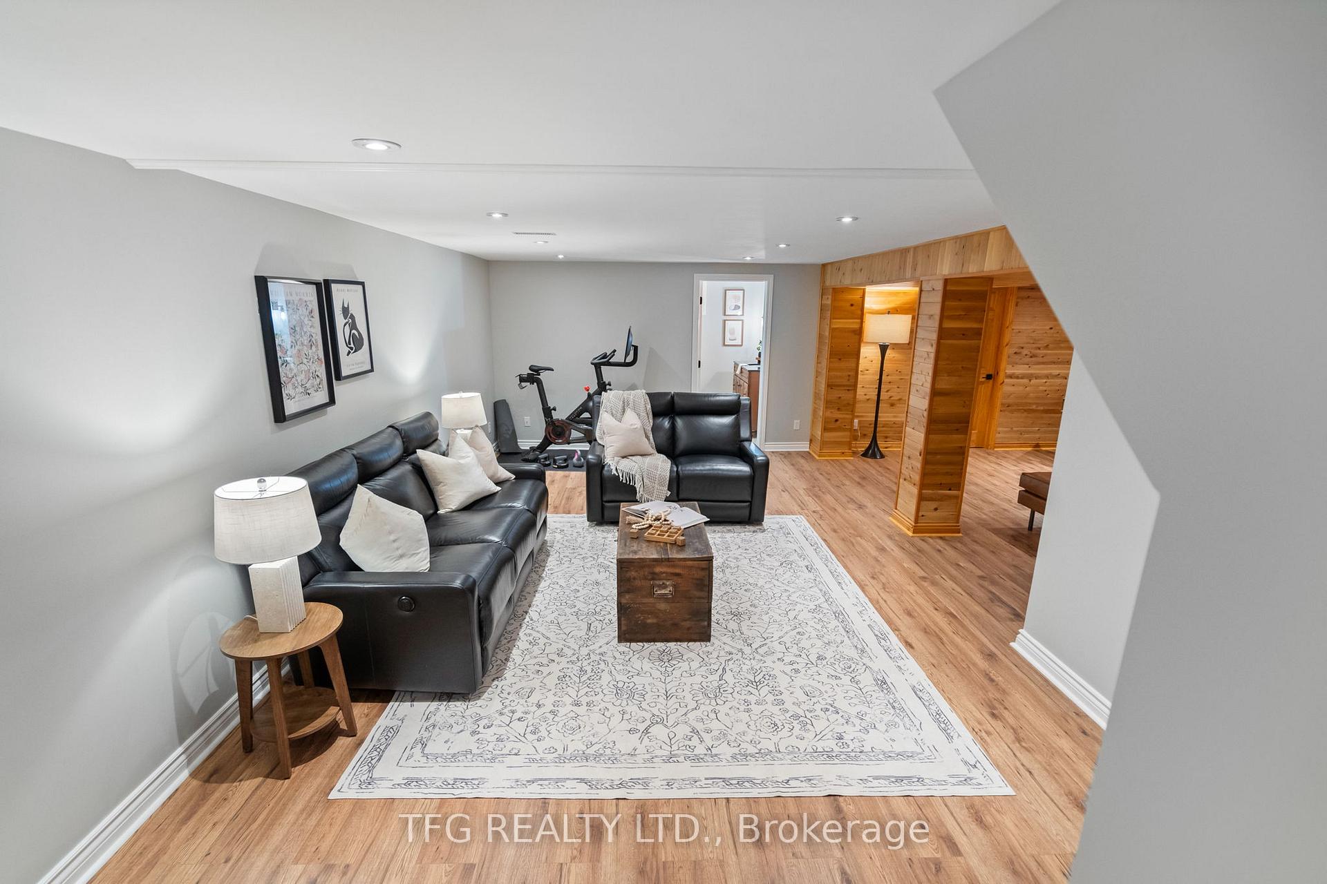 Photo 17 of 19 Torian Avenue, Whitby, Brooklin — HOMEH