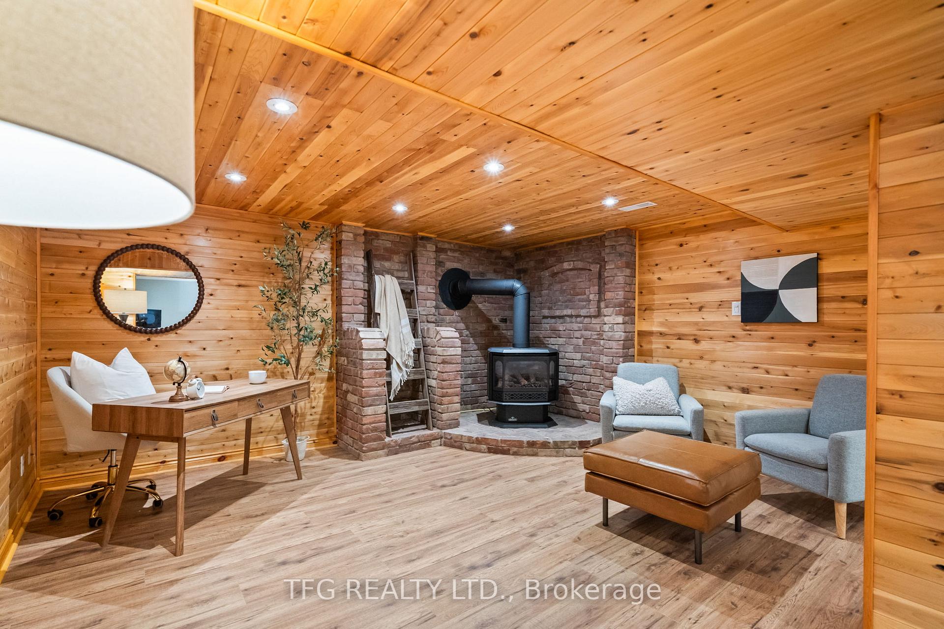 Photo 20 of 19 Torian Avenue, Whitby, Brooklin — HOMEH