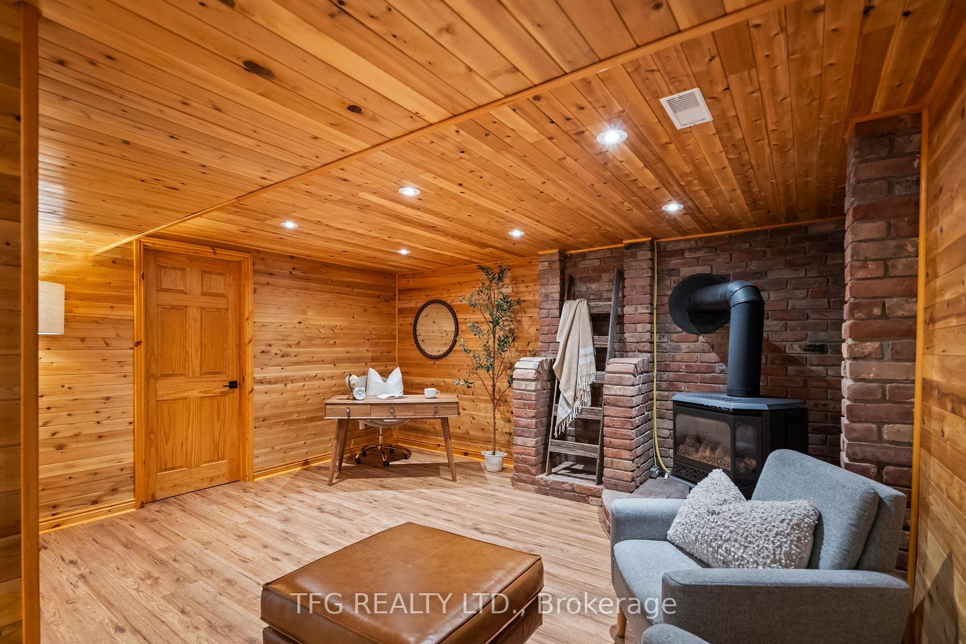 Photo 21 of 19 Torian Avenue, Whitby, Brooklin — HOMEH