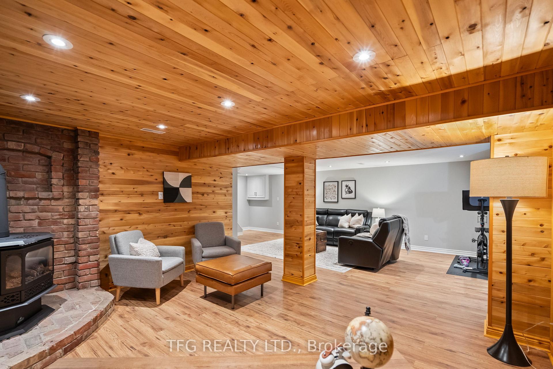 Photo 22 of 19 Torian Avenue, Whitby, Brooklin — HOMEH