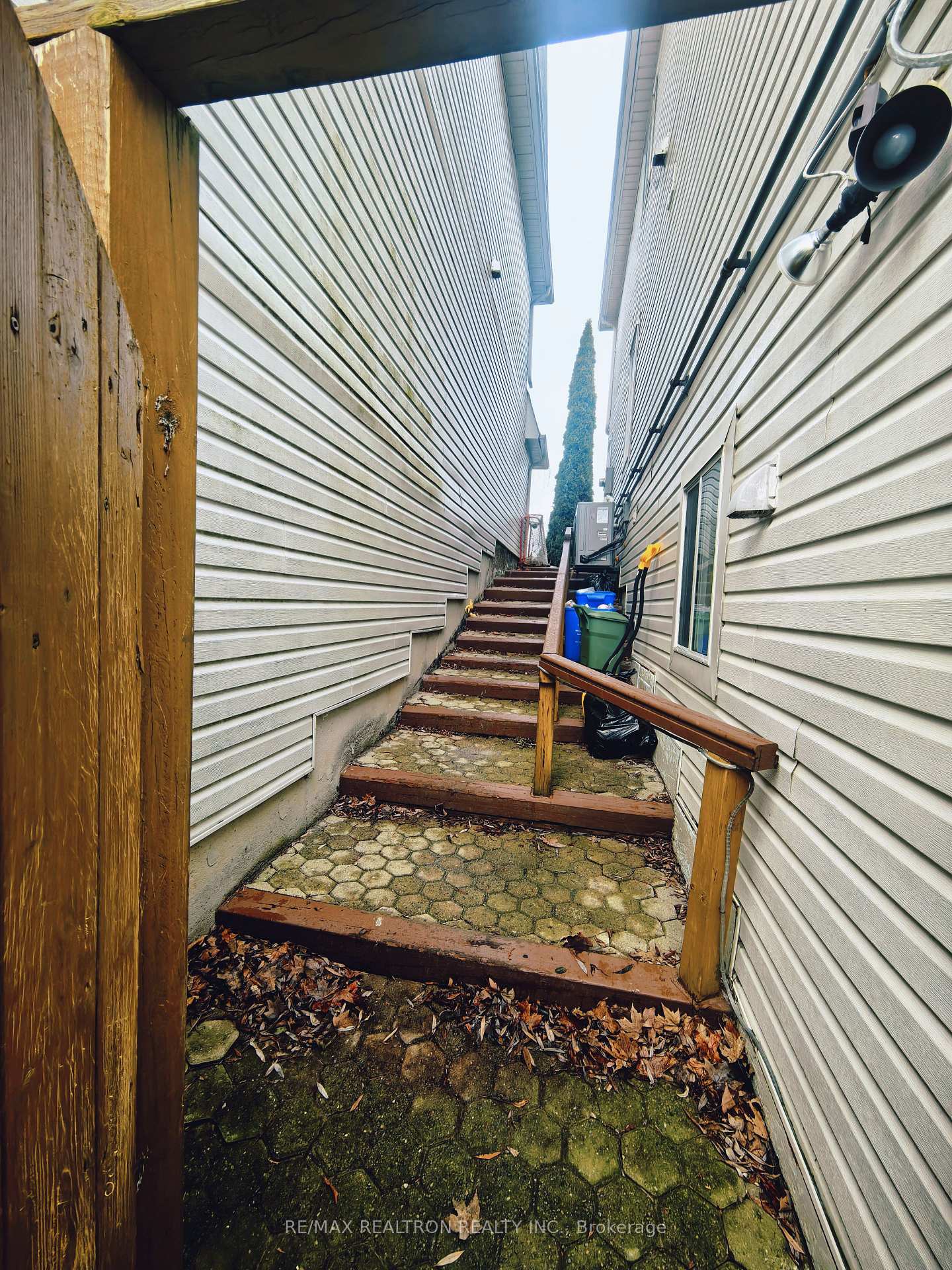 Photo 11 of Unit Bsmt, 749 Greystone Court, Oshawa, Pinecrest — HOMEH