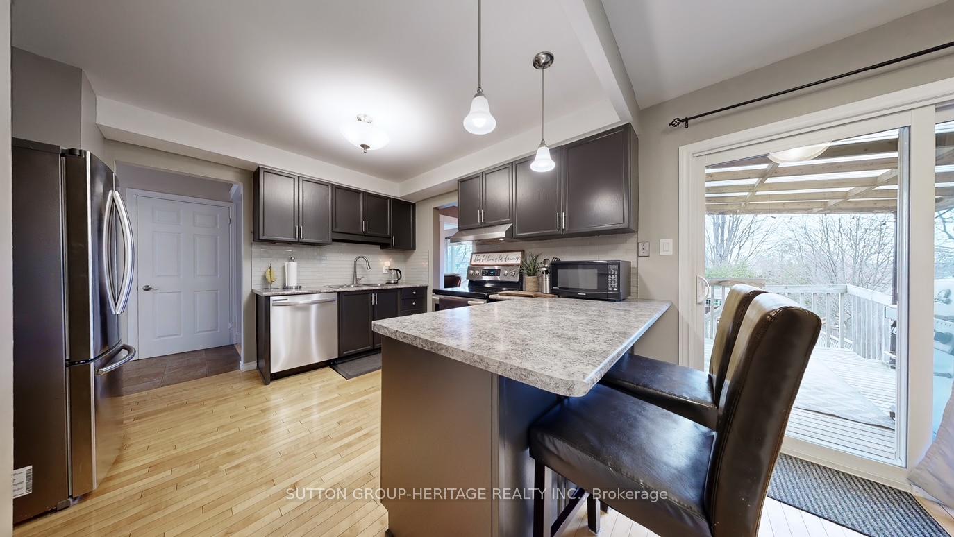 Photo 5 of 950 Roundelay Drive, Oshawa, McLaughlin — HOMEH