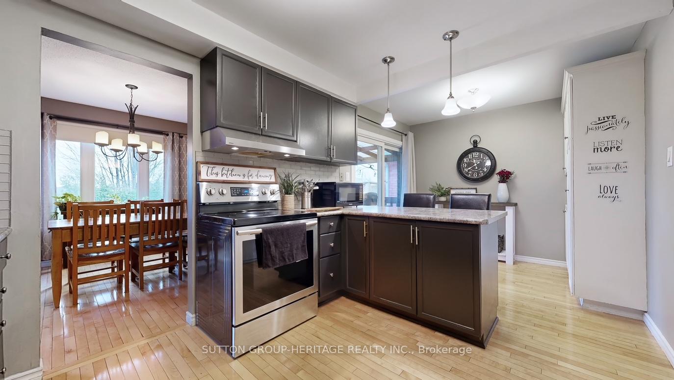 Photo 7 of 950 Roundelay Drive, Oshawa, McLaughlin — HOMEH