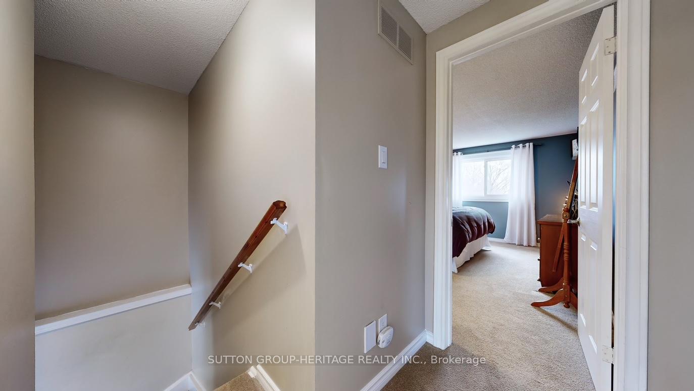 Photo 11 of 950 Roundelay Drive, Oshawa, McLaughlin — HOMEH