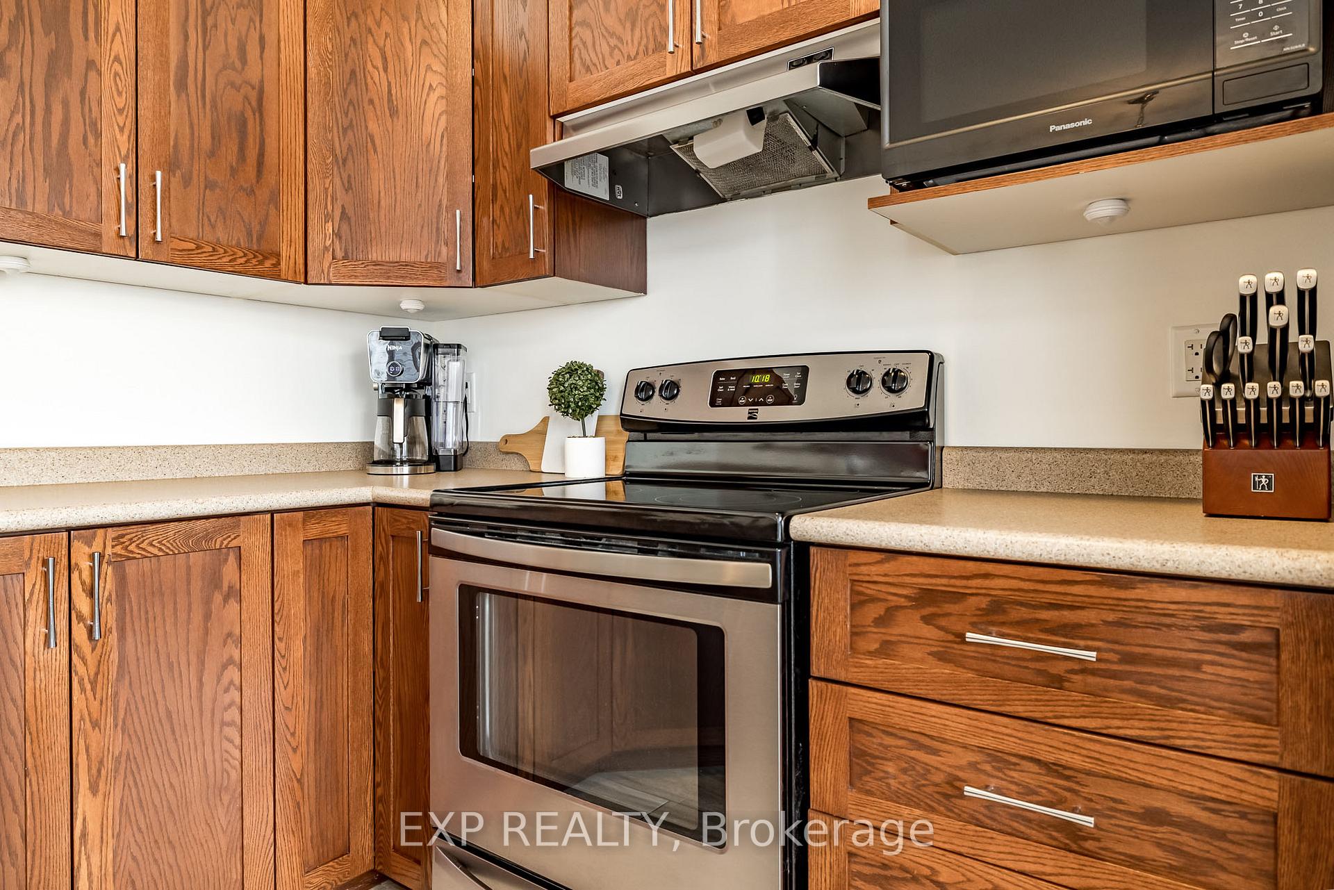 Photo 11 of 24 Desmond Trudeau Drive, Arnprior — HOMEH