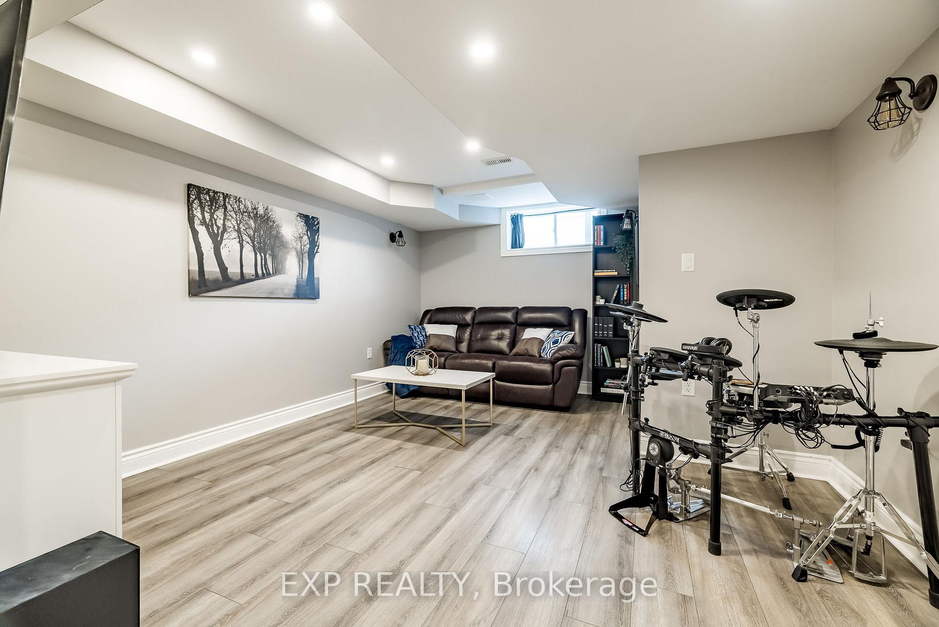 Photo 26 of 24 Desmond Trudeau Drive, Arnprior — HOMEH