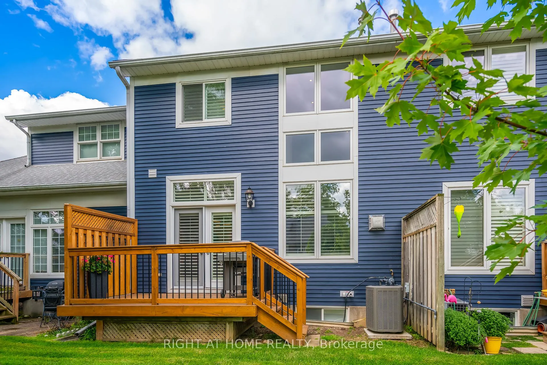 Photo 3 of Unit 33, 88 Lakeport Road, St. Catharines, Port Dalhousie — HOMEH