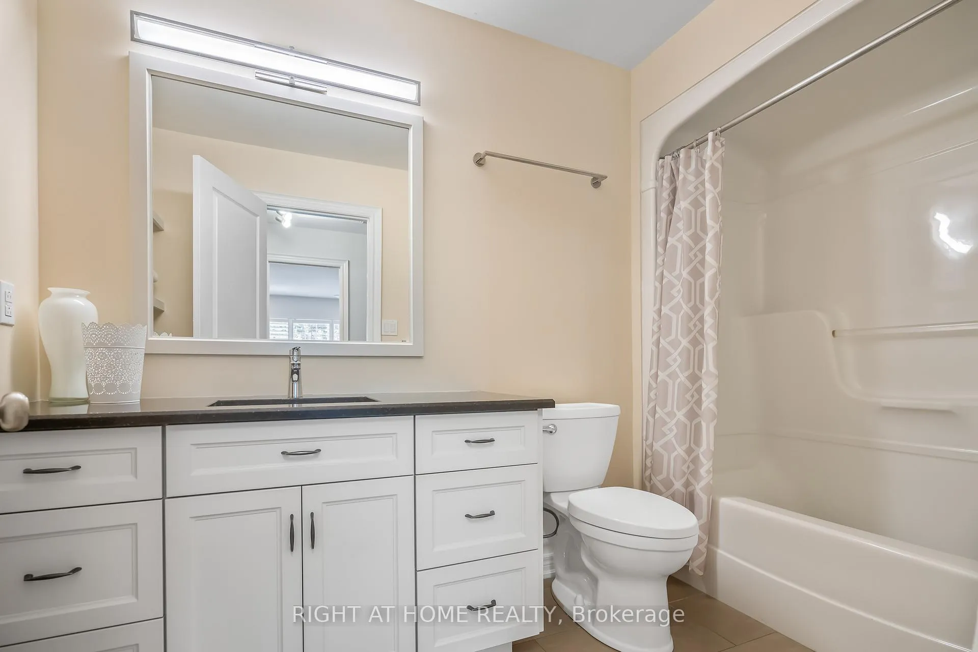 Photo 25 of Unit 33, 88 Lakeport Road, St. Catharines, Port Dalhousie — HOMEH