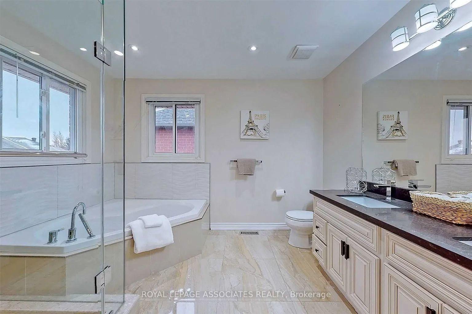 Photo 5 of Unit Upper, 44 Alpine Crescent, Richmond Hill, Rouge Woods — HOMEH