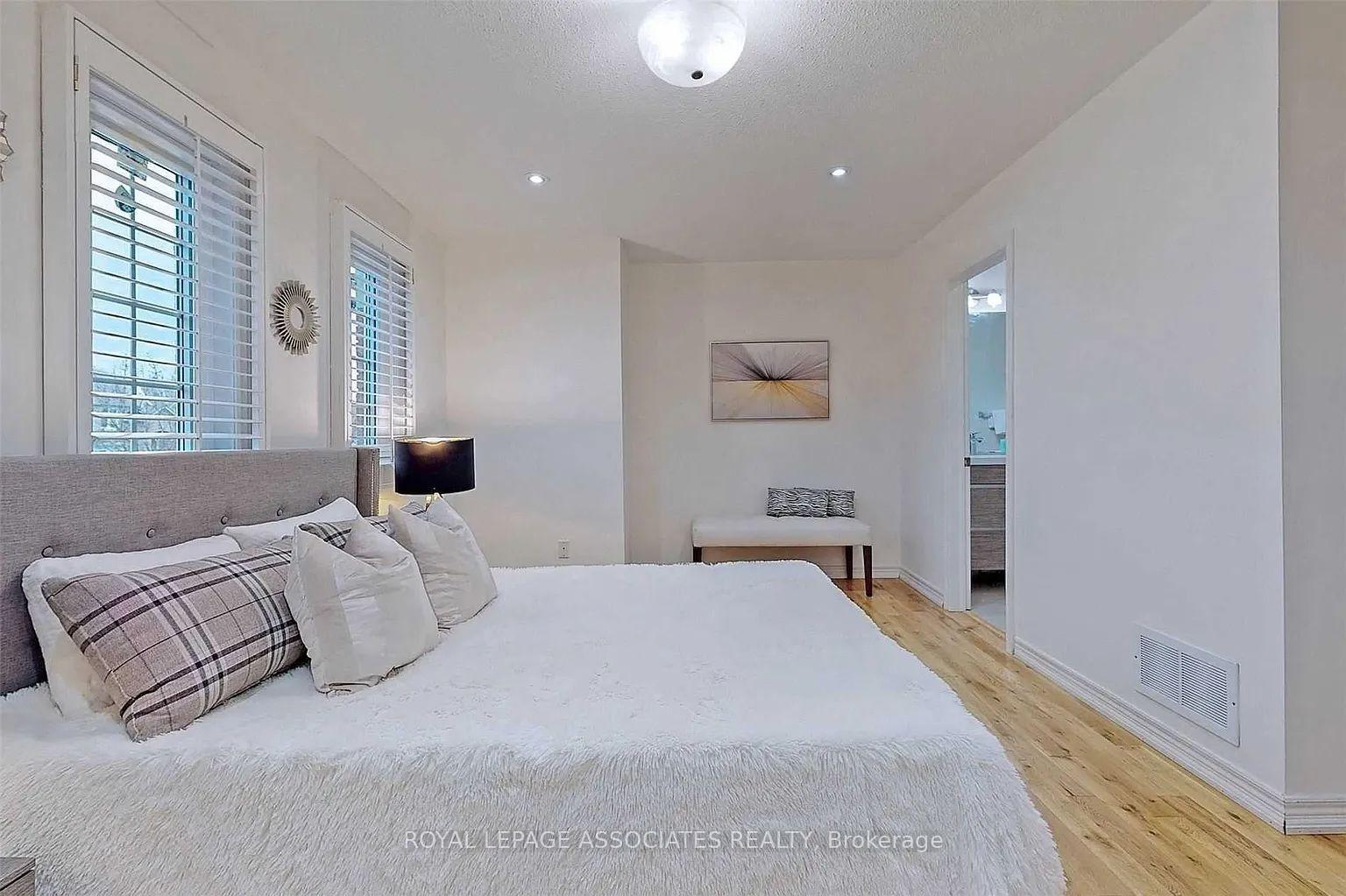 Photo 7 of Unit Upper, 44 Alpine Crescent, Richmond Hill, Rouge Woods — HOMEH