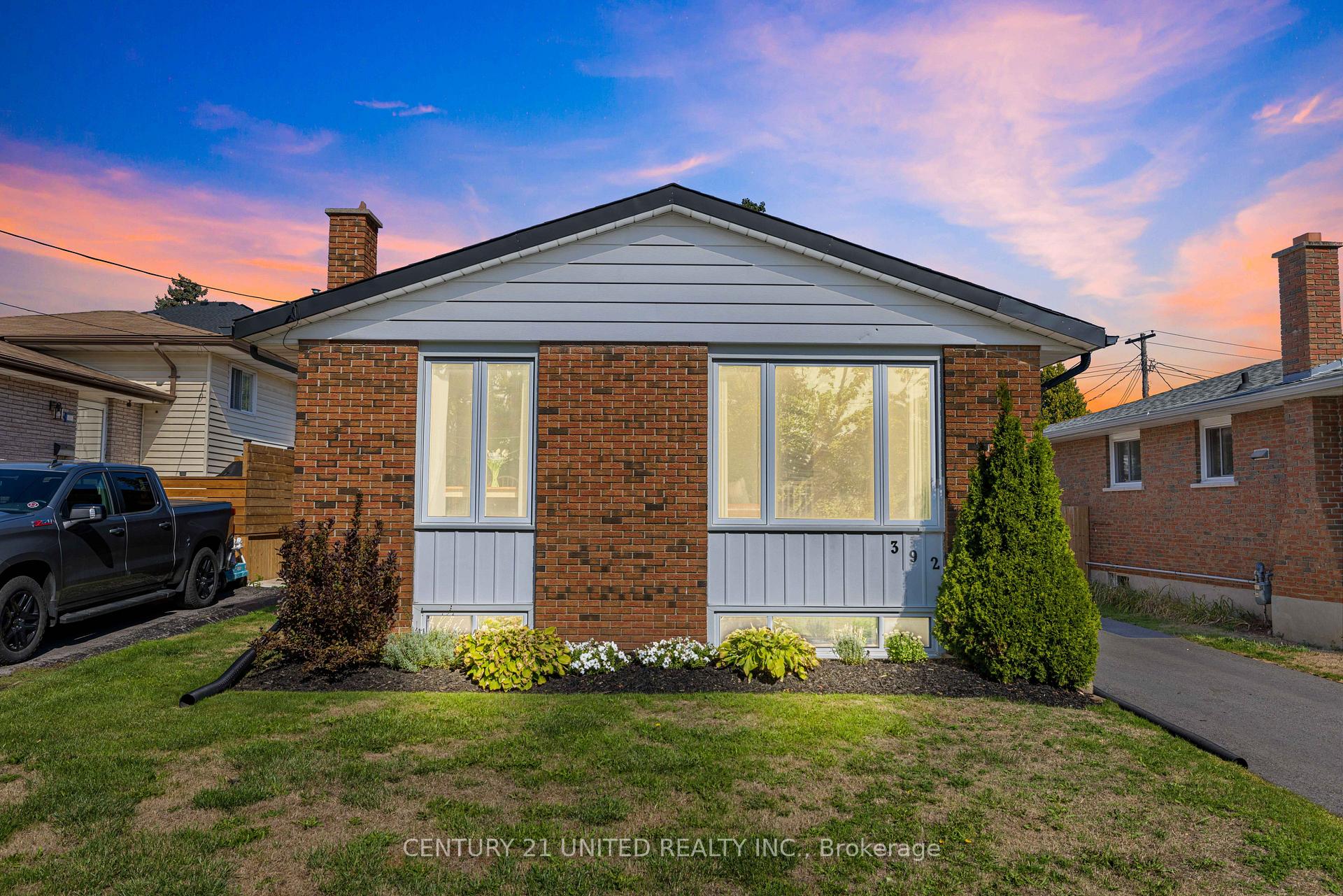 Photo 1 of 392 Wellington Street, Peterborough, Northcrest Ward 5 — HOMEH
