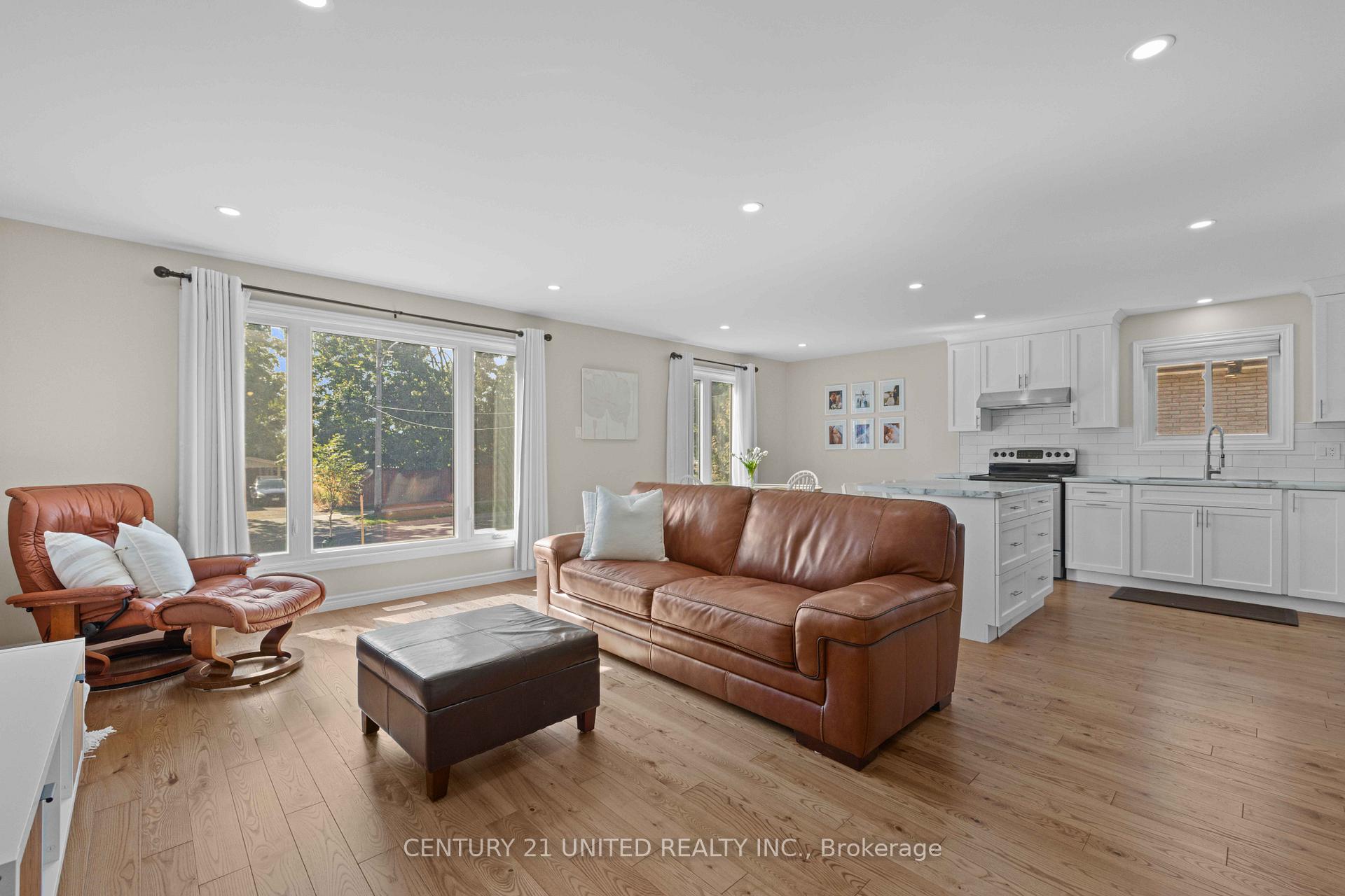 Photo 2 of 392 Wellington Street, Peterborough, Northcrest Ward 5 — HOMEH