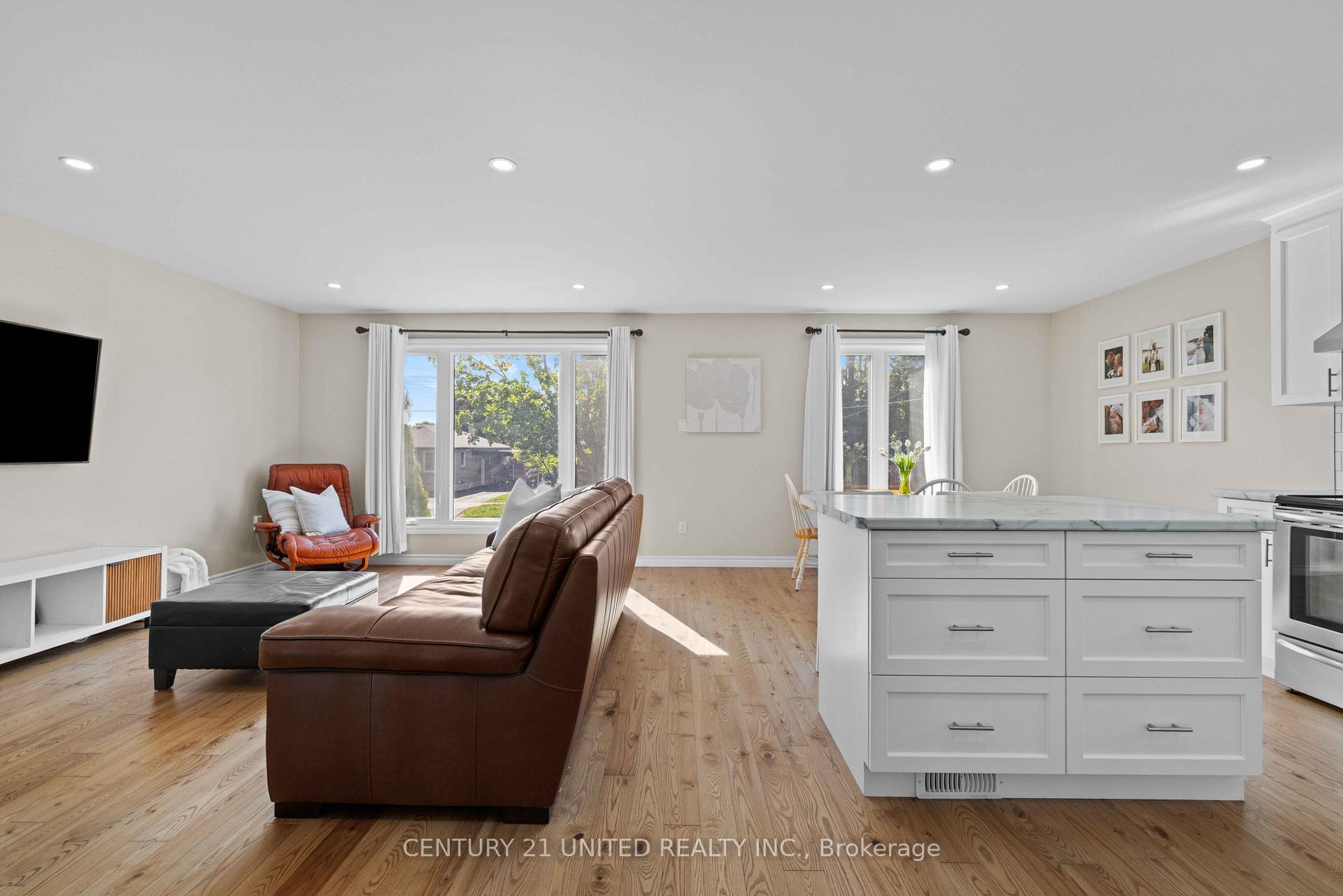 Photo 4 of 392 Wellington Street, Peterborough, Northcrest Ward 5 — HOMEH