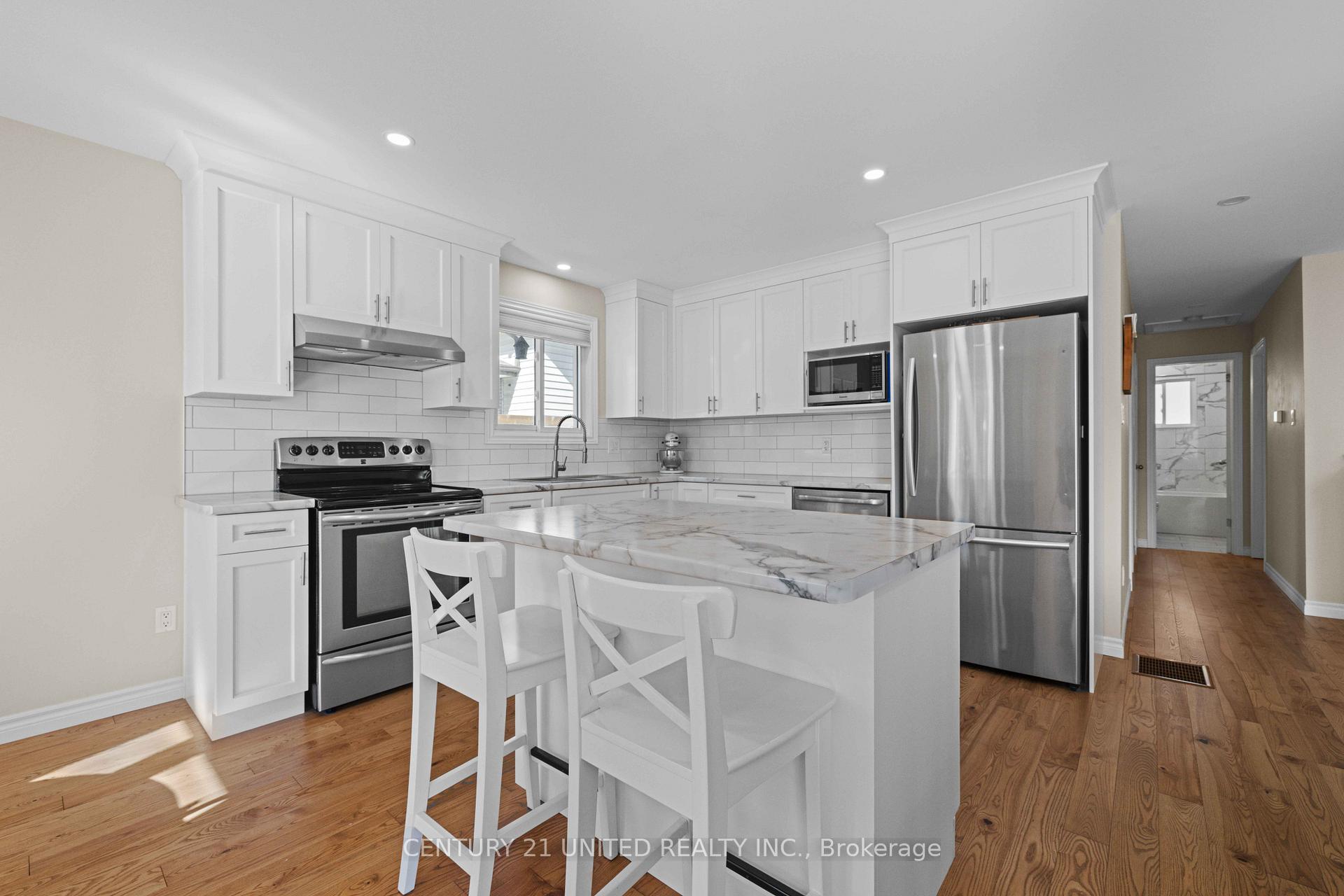 Photo 7 of 392 Wellington Street, Peterborough, Northcrest Ward 5 — HOMEH