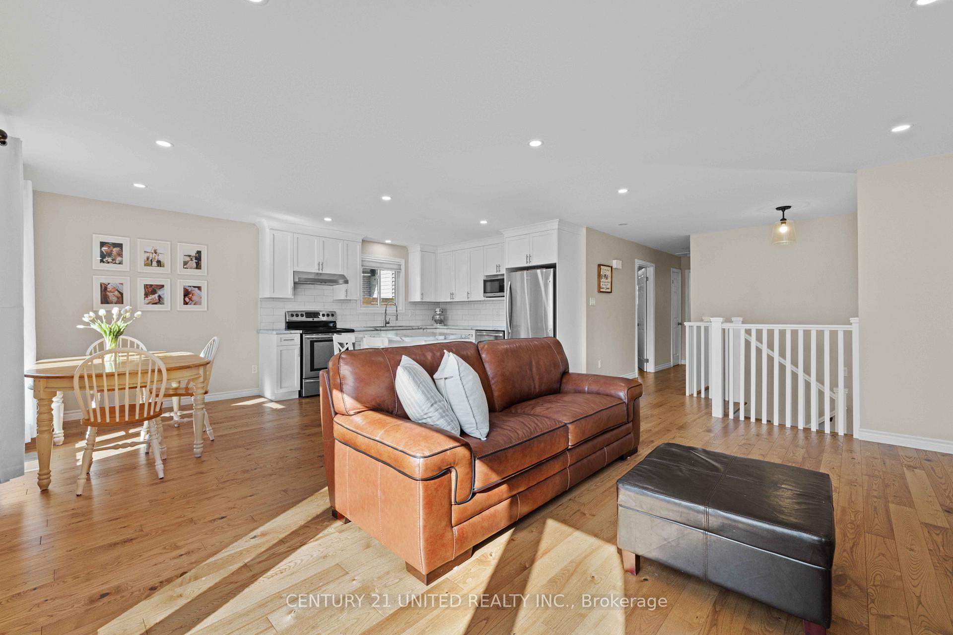 Photo 10 of 392 Wellington Street, Peterborough, Northcrest Ward 5 — HOMEH