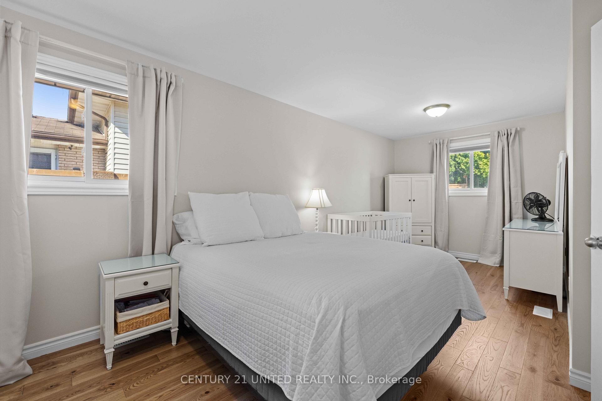 Photo 11 of 392 Wellington Street, Peterborough, Northcrest Ward 5 — HOMEH
