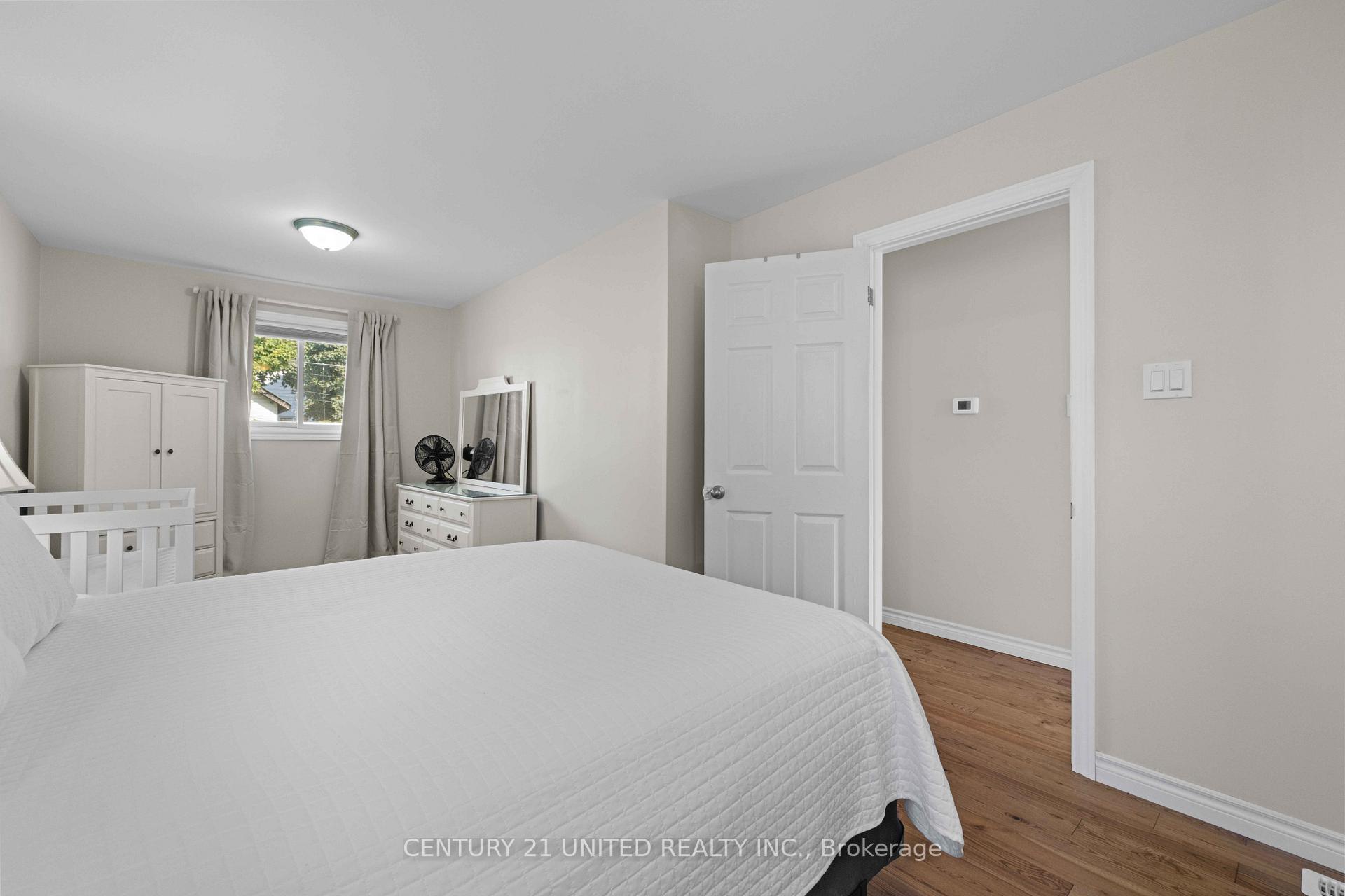 Photo 12 of 392 Wellington Street, Peterborough, Northcrest Ward 5 — HOMEH