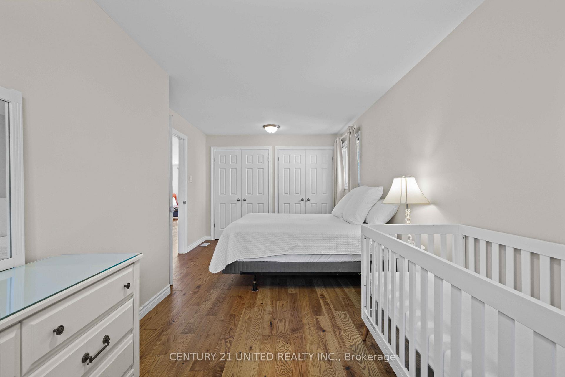 Photo 13 of 392 Wellington Street, Peterborough, Northcrest Ward 5 — HOMEH