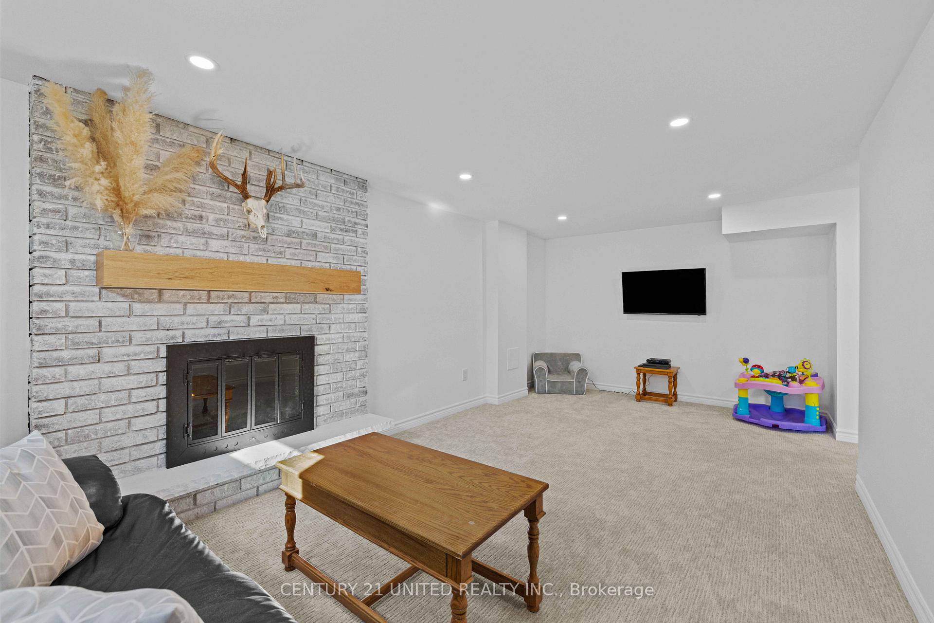 Photo 19 of 392 Wellington Street, Peterborough, Northcrest Ward 5 — HOMEH