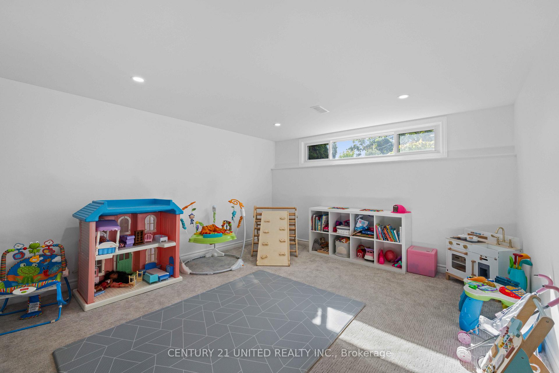 Photo 21 of 392 Wellington Street, Peterborough, Northcrest Ward 5 — HOMEH
