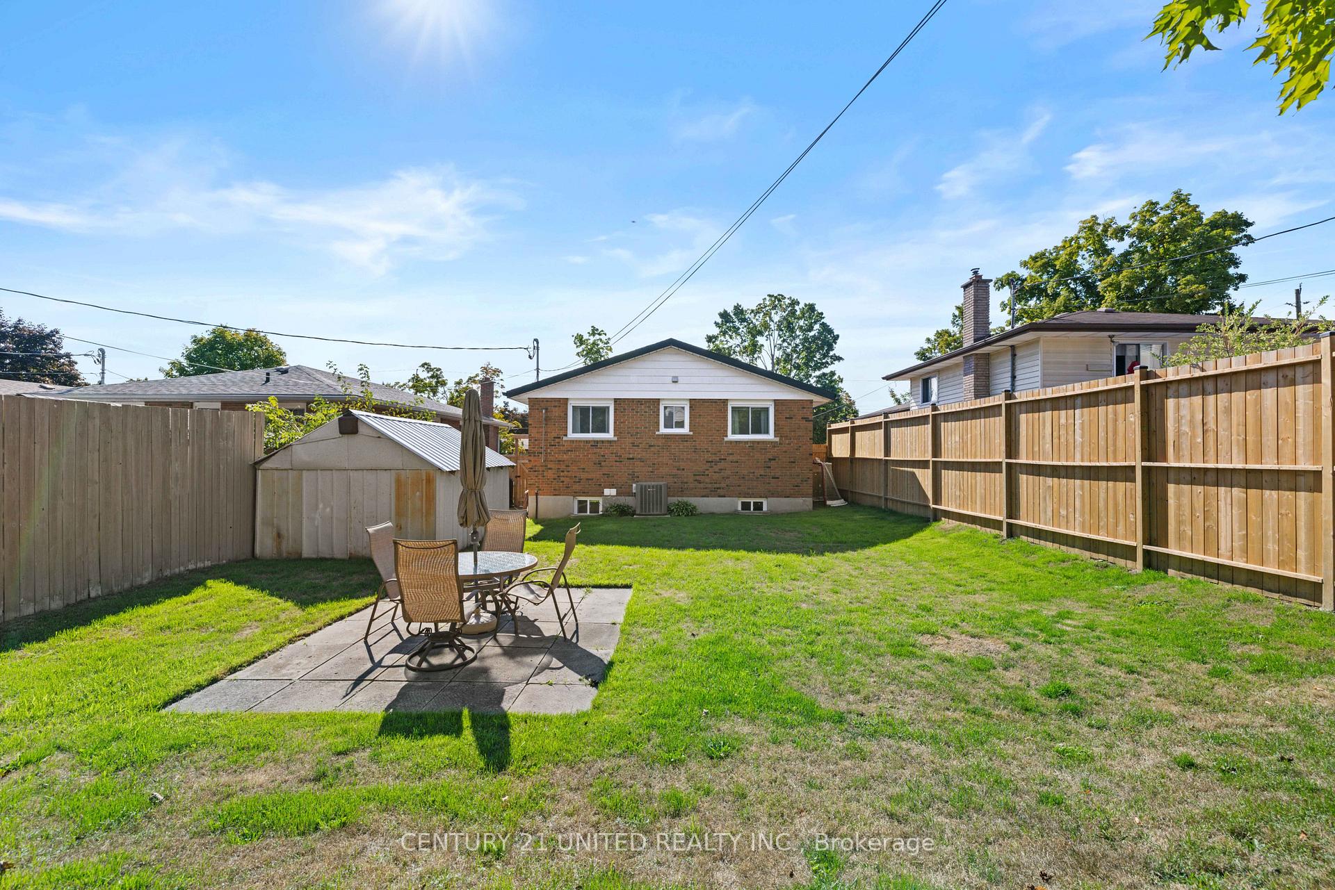 Photo 27 of 392 Wellington Street, Peterborough, Northcrest Ward 5 — HOMEH