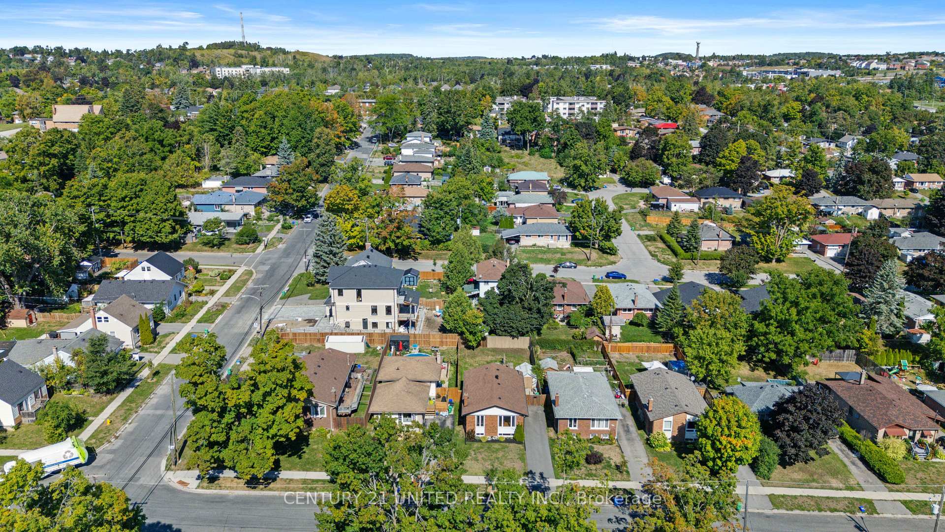 Photo 31 of 392 Wellington Street, Peterborough, Northcrest Ward 5 — HOMEH