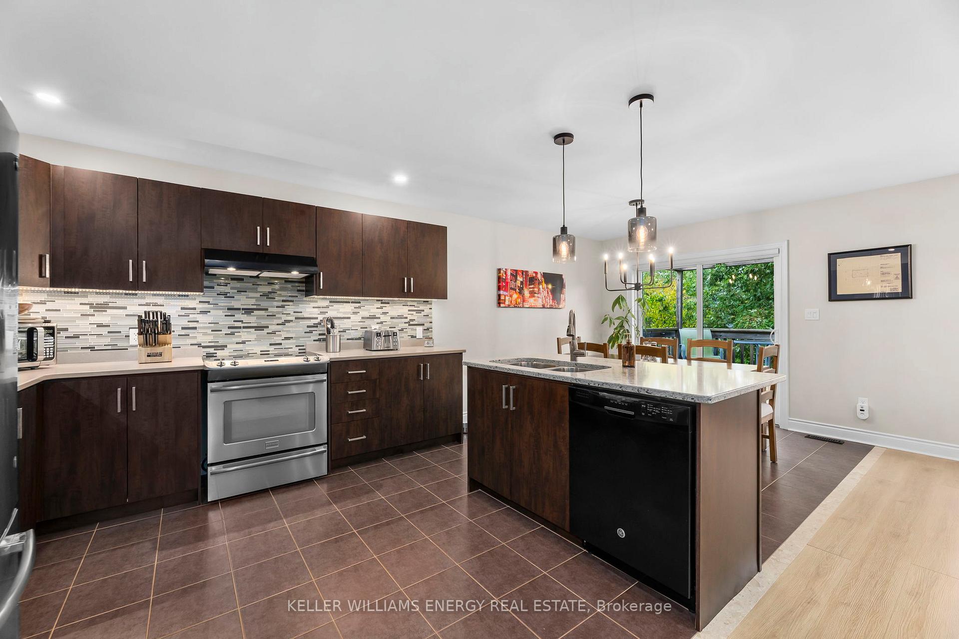 Photo 10 of 104 Bowen Drive, Peterborough, Northcrest Ward 5 — HOMEH