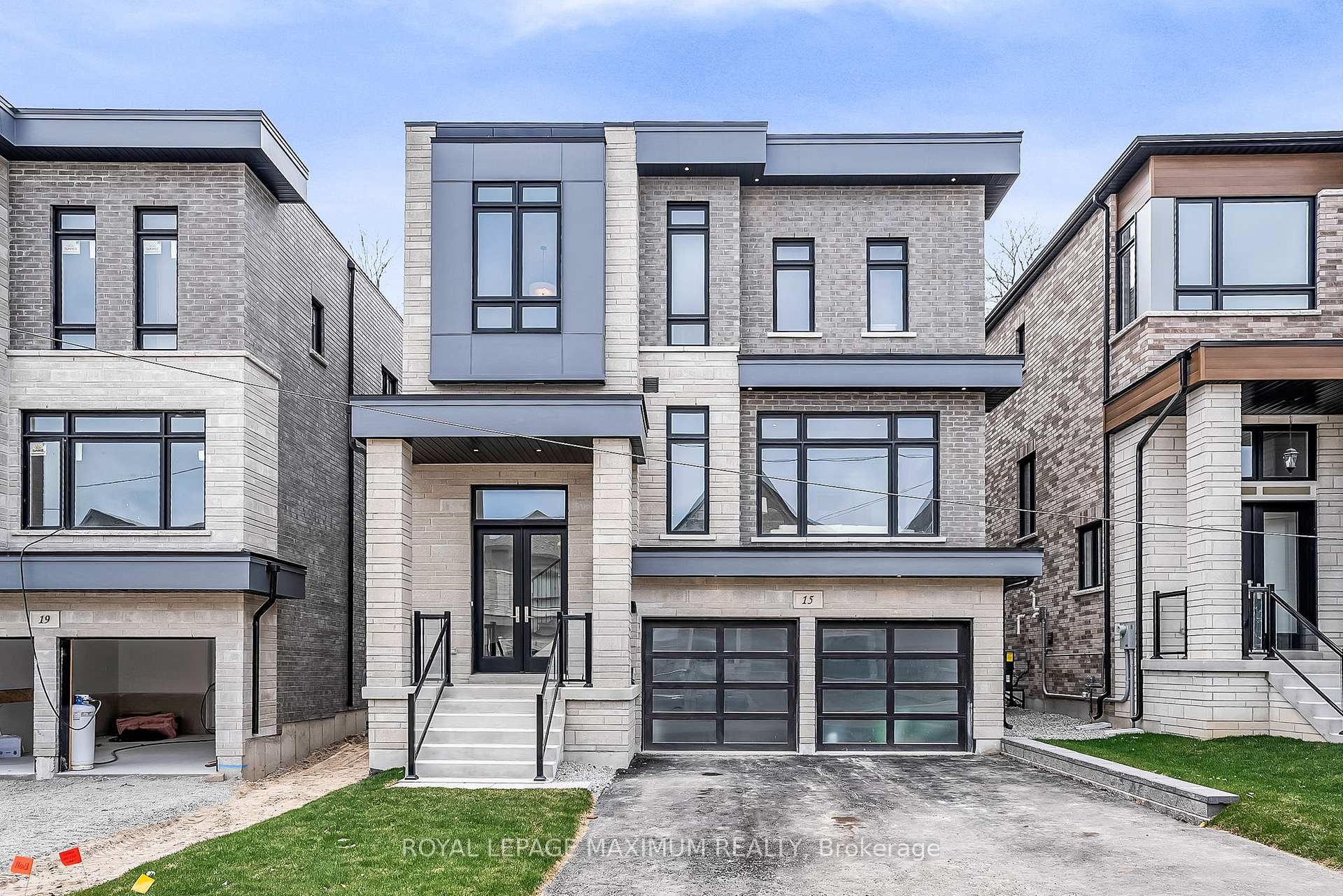 Front of 15 Donsgrove Court