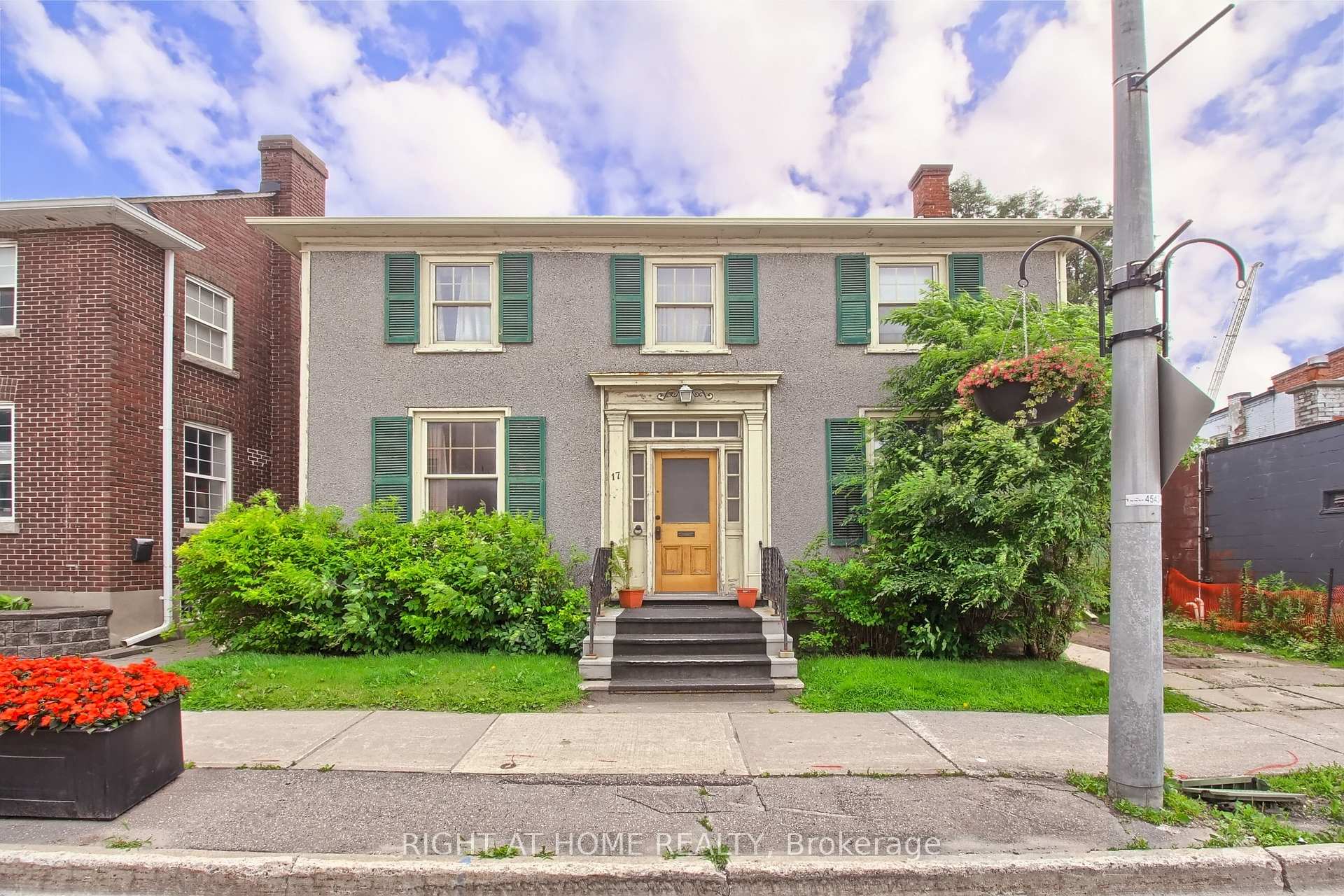 Photo 1 of 17 Wellington Street E, Aurora, Aurora Village — HOMEH
