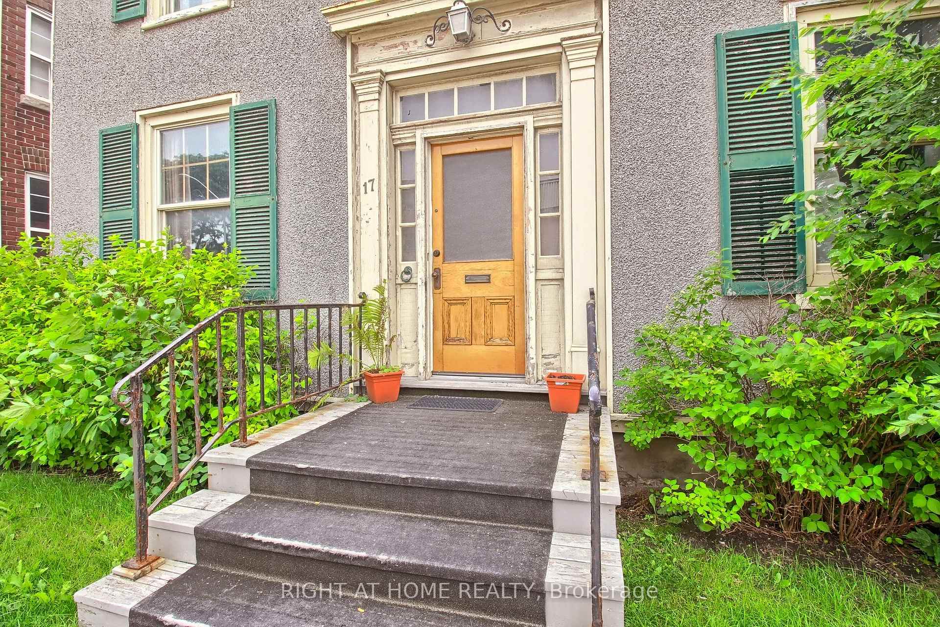 Photo 4 of 17 Wellington Street E, Aurora, Aurora Village — HOMEH