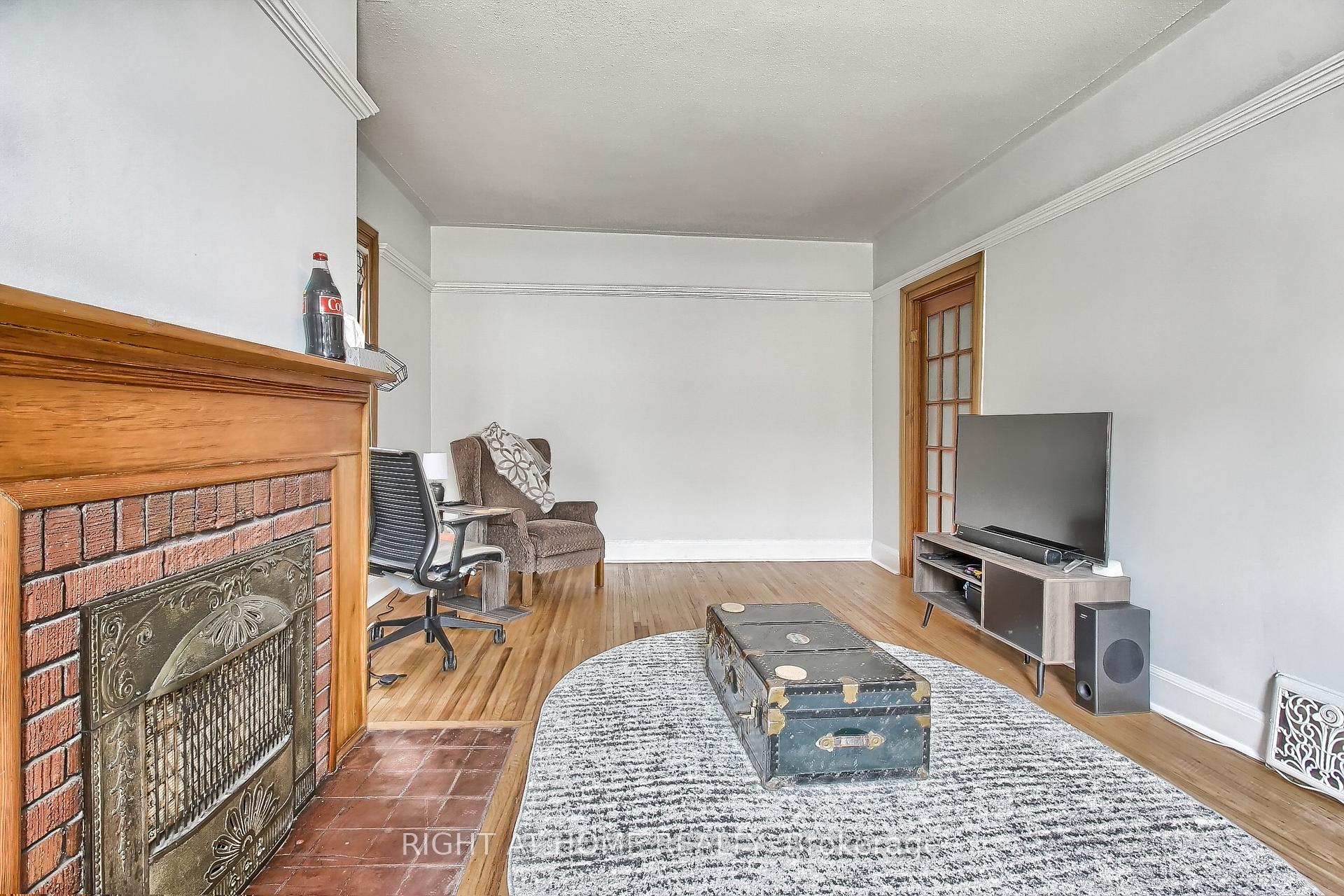 Photo 7 of 17 Wellington Street E, Aurora, Aurora Village — HOMEH