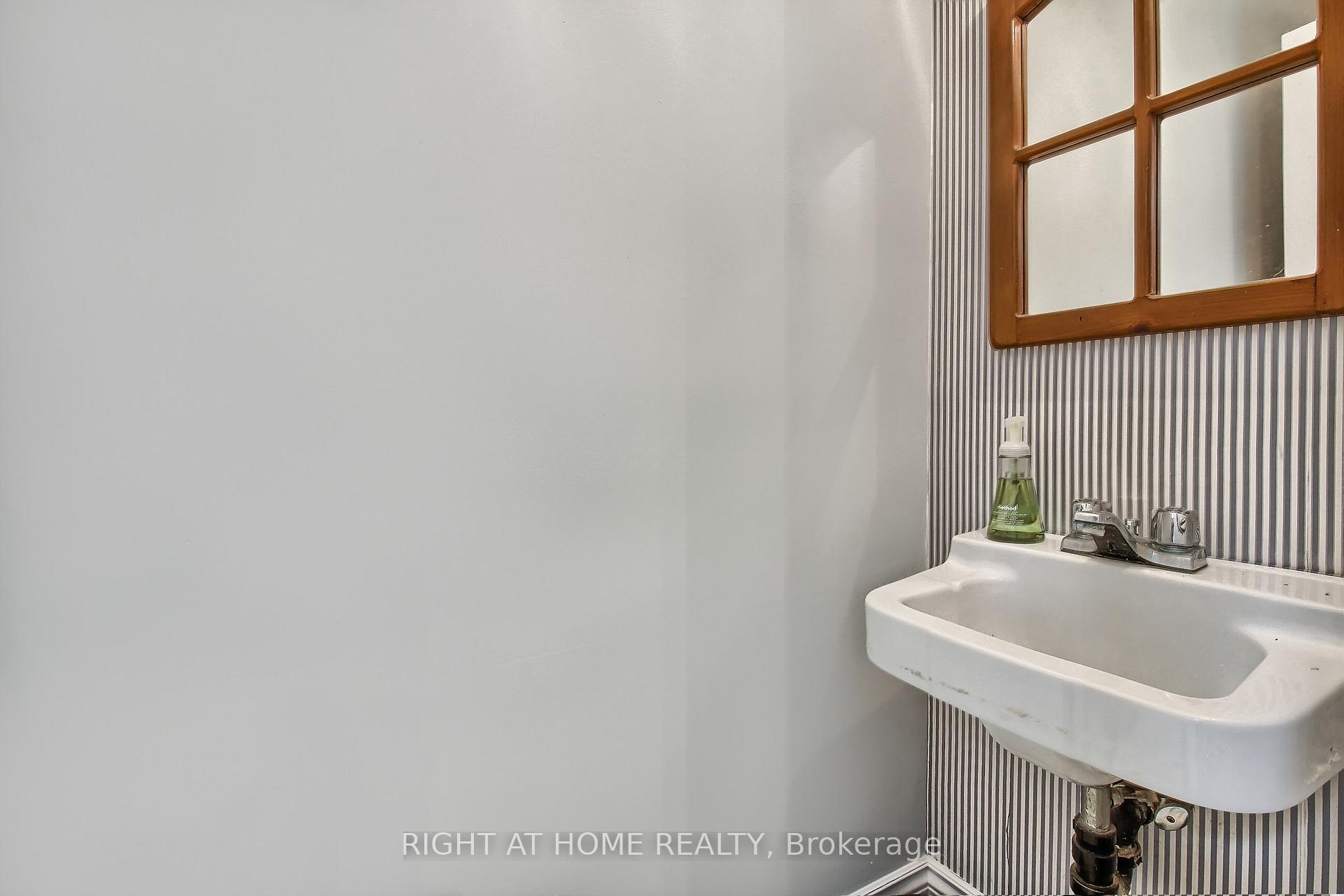 Photo 14 of 17 Wellington Street E, Aurora, Aurora Village — HOMEH