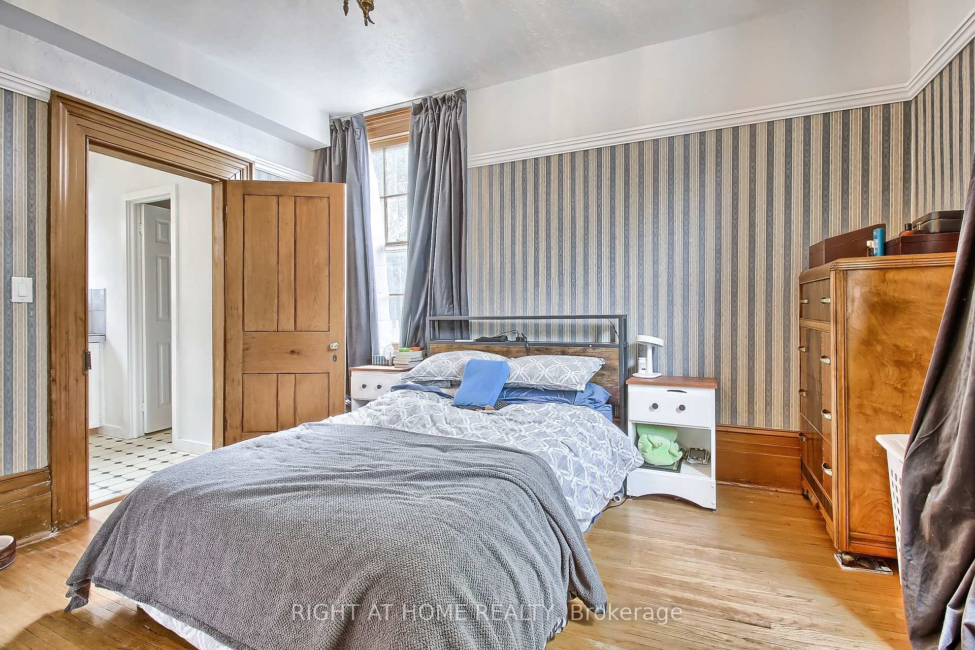 Photo 18 of 17 Wellington Street E, Aurora, Aurora Village — HOMEH